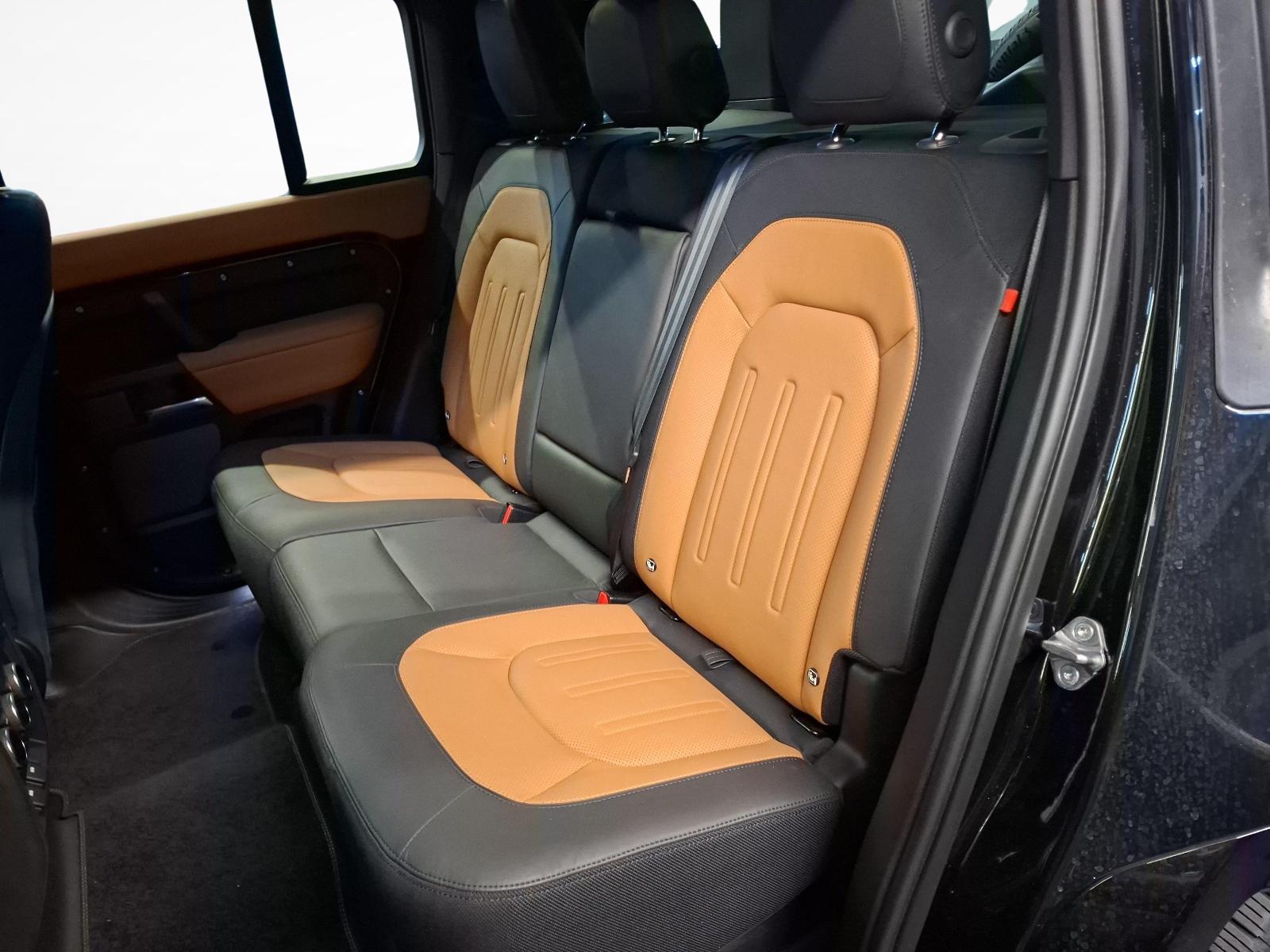 LAND ROVER Defender 110 3.0 D I6 300 X-image-10