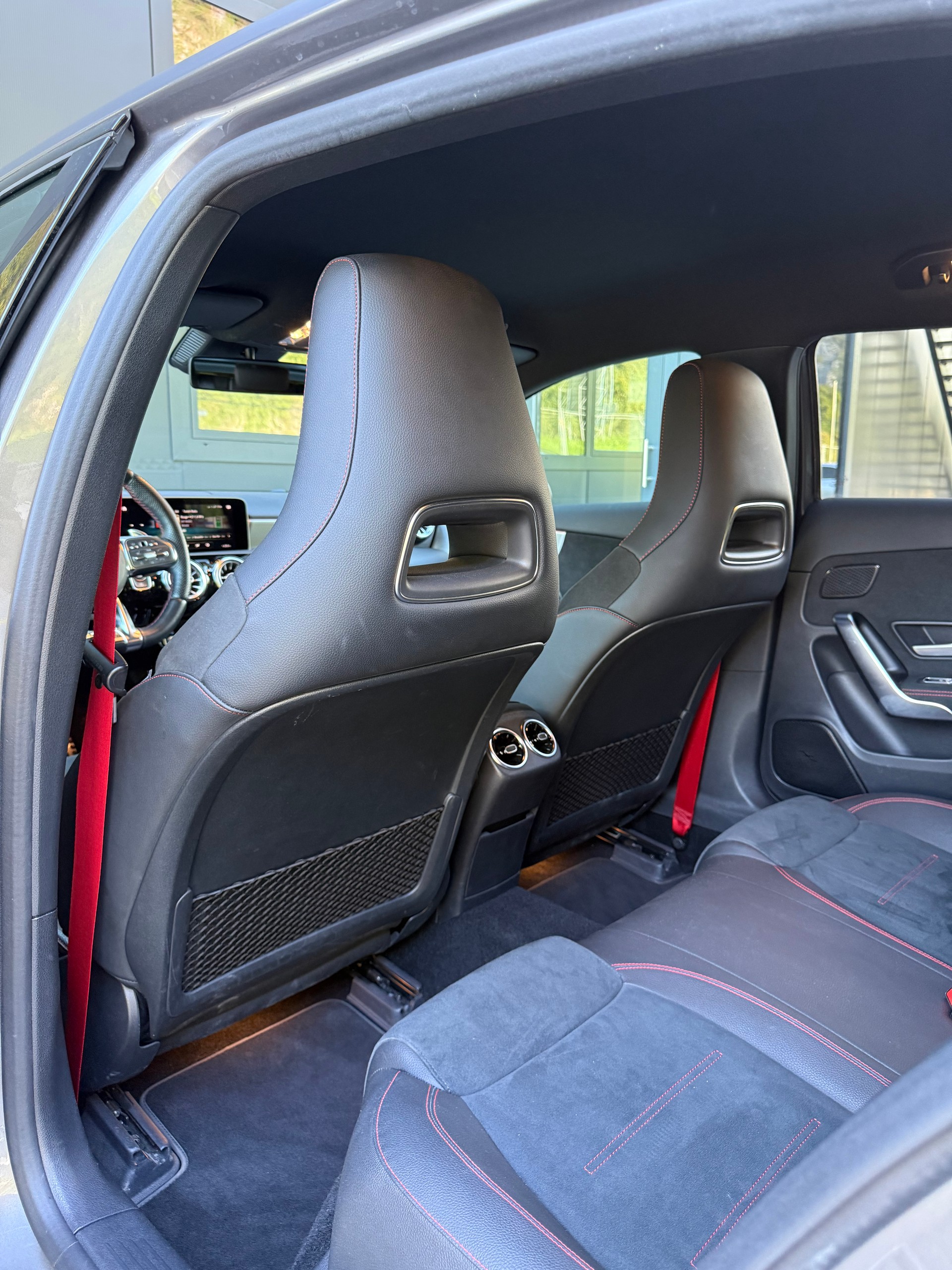 MERCEDES-BENZ A 35 AMG 4Matic Speedshift-image-15