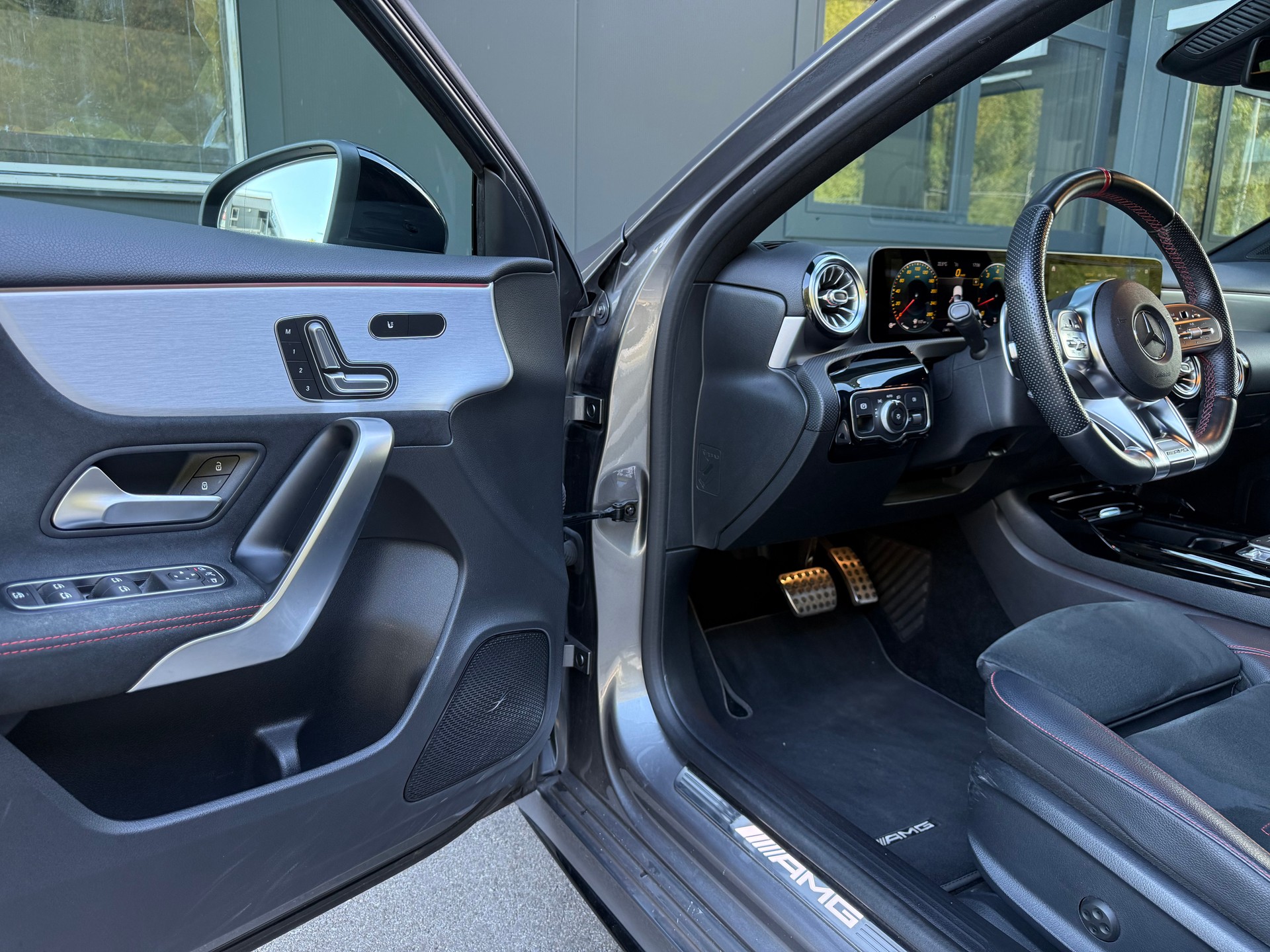 MERCEDES-BENZ A 35 AMG 4Matic Speedshift-image-13