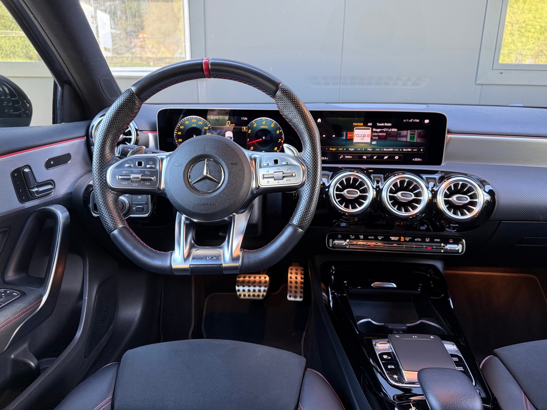 MERCEDES-BENZ A 35 AMG 4Matic Speedshift-image-10