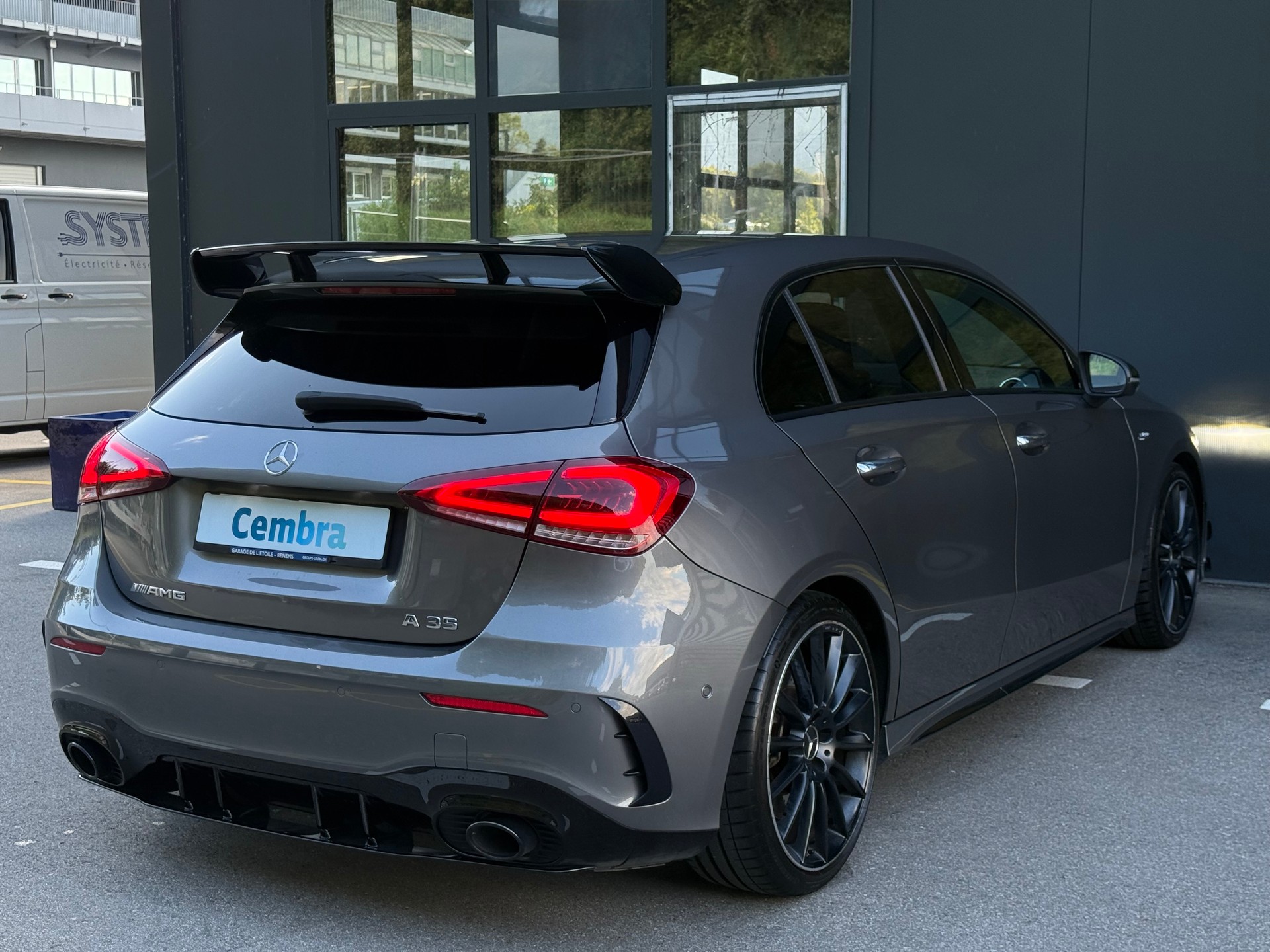 MERCEDES-BENZ A 35 AMG 4Matic Speedshift-image-4