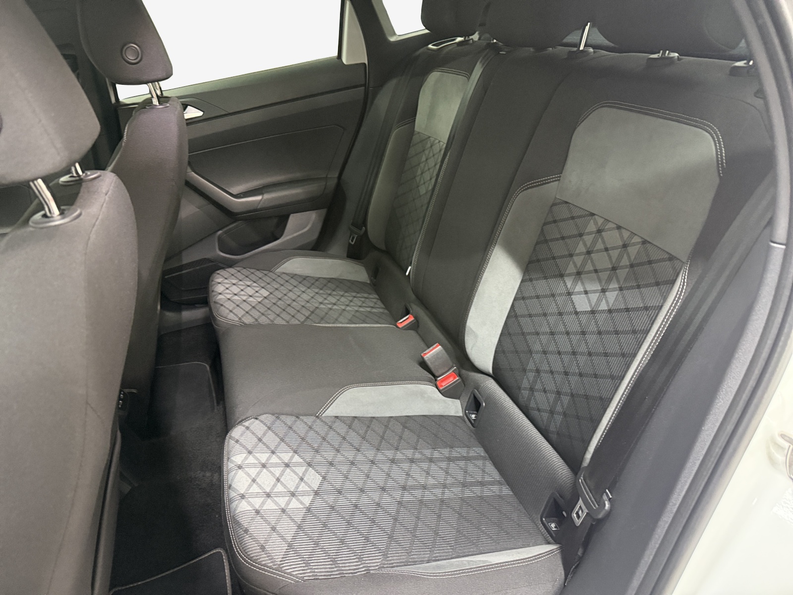 VW Taigo 1.0 TSI R-Line DSG-image-11