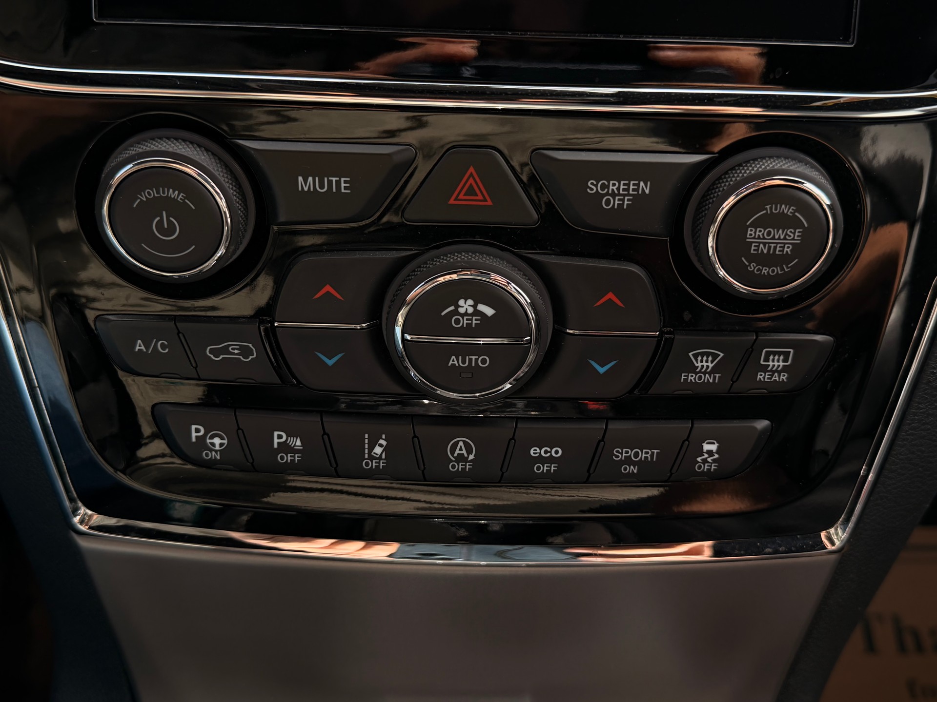 JEEP Grand Cherokee 3.0 CRD Overland Automatic-image-18
