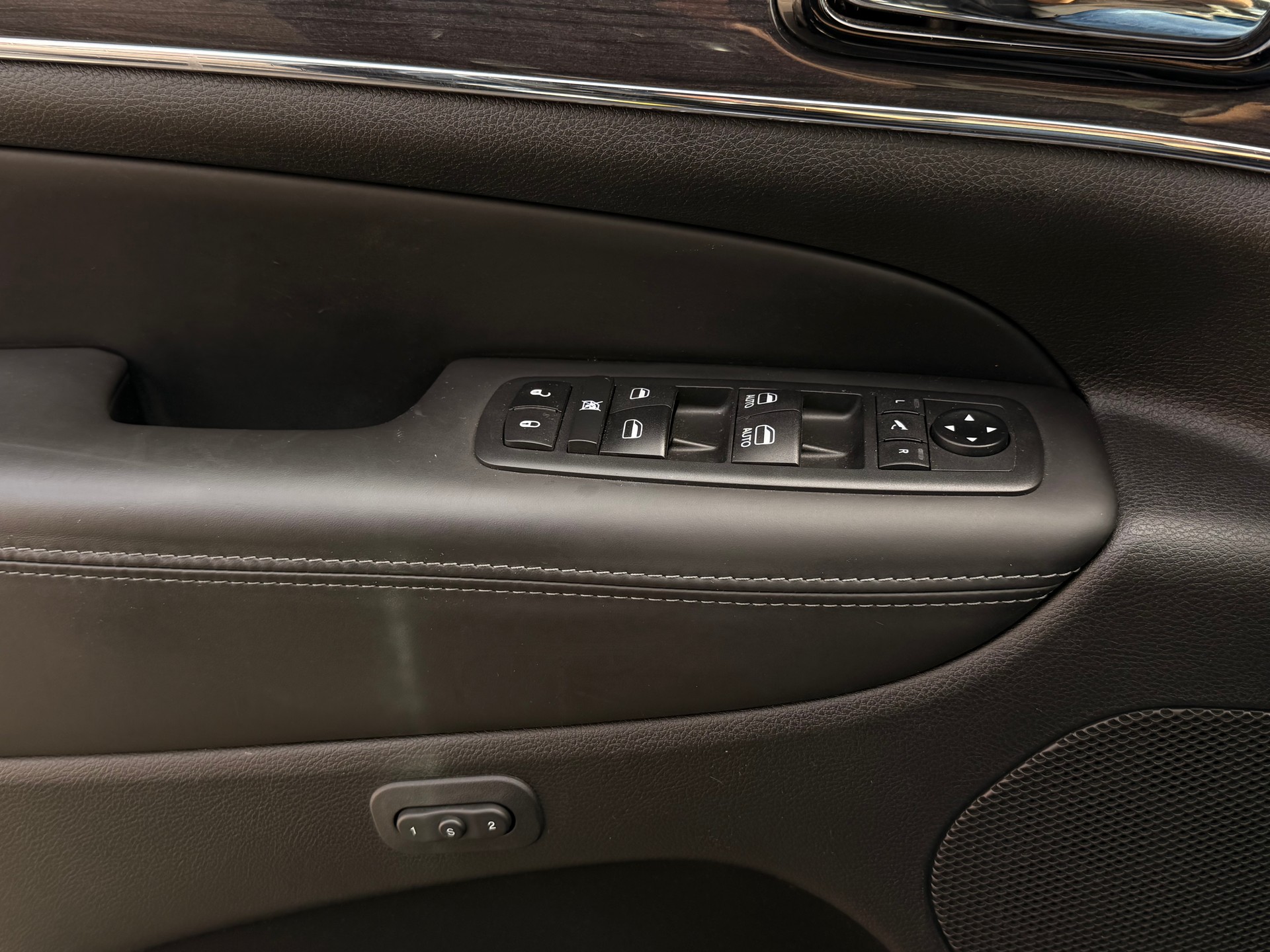 JEEP Grand Cherokee 3.0 CRD Overland Automatic-image-19