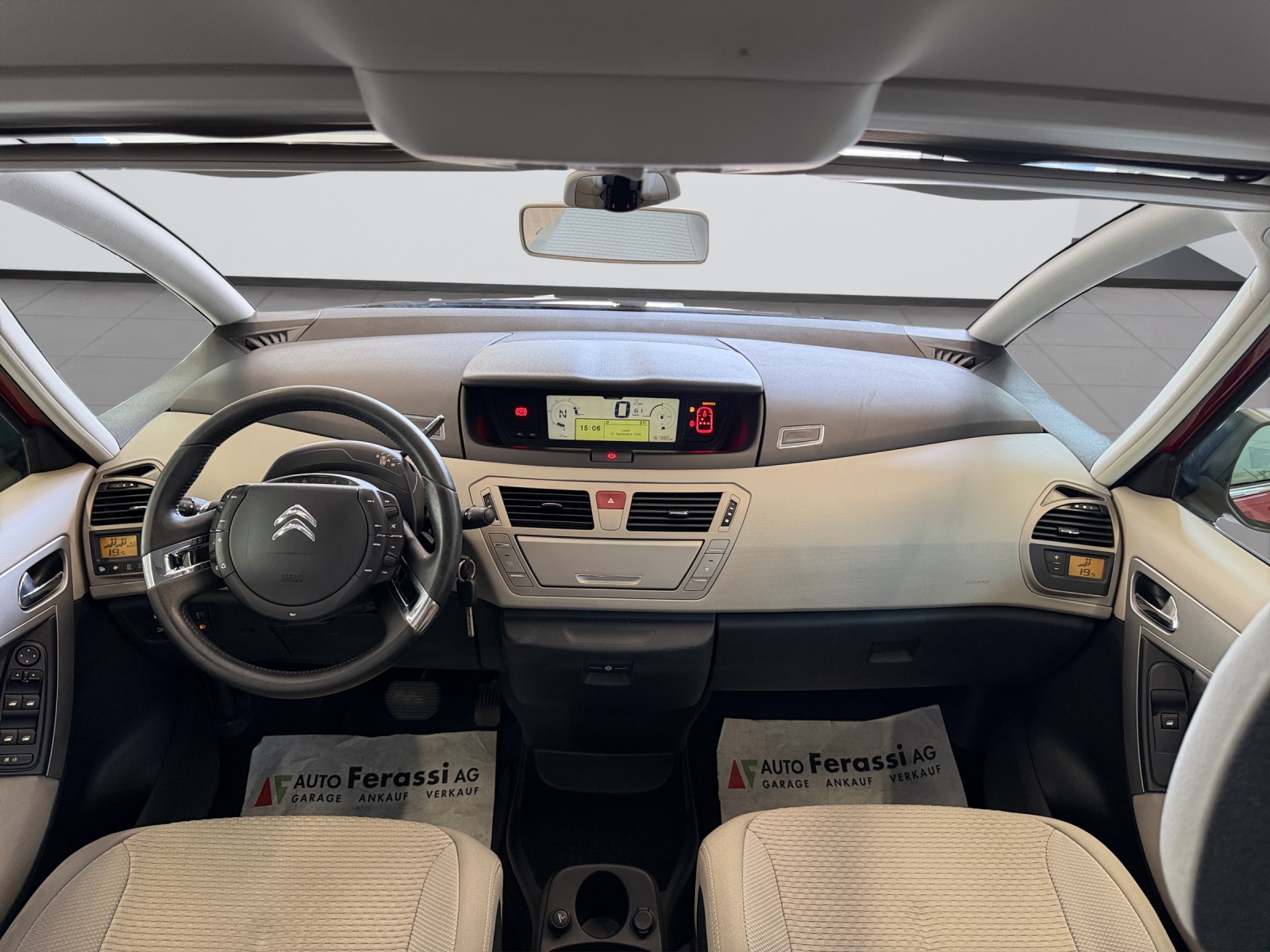 CITROEN Grand C4 Picasso 1.6 HDI 16V Séduction EGS6-image-11