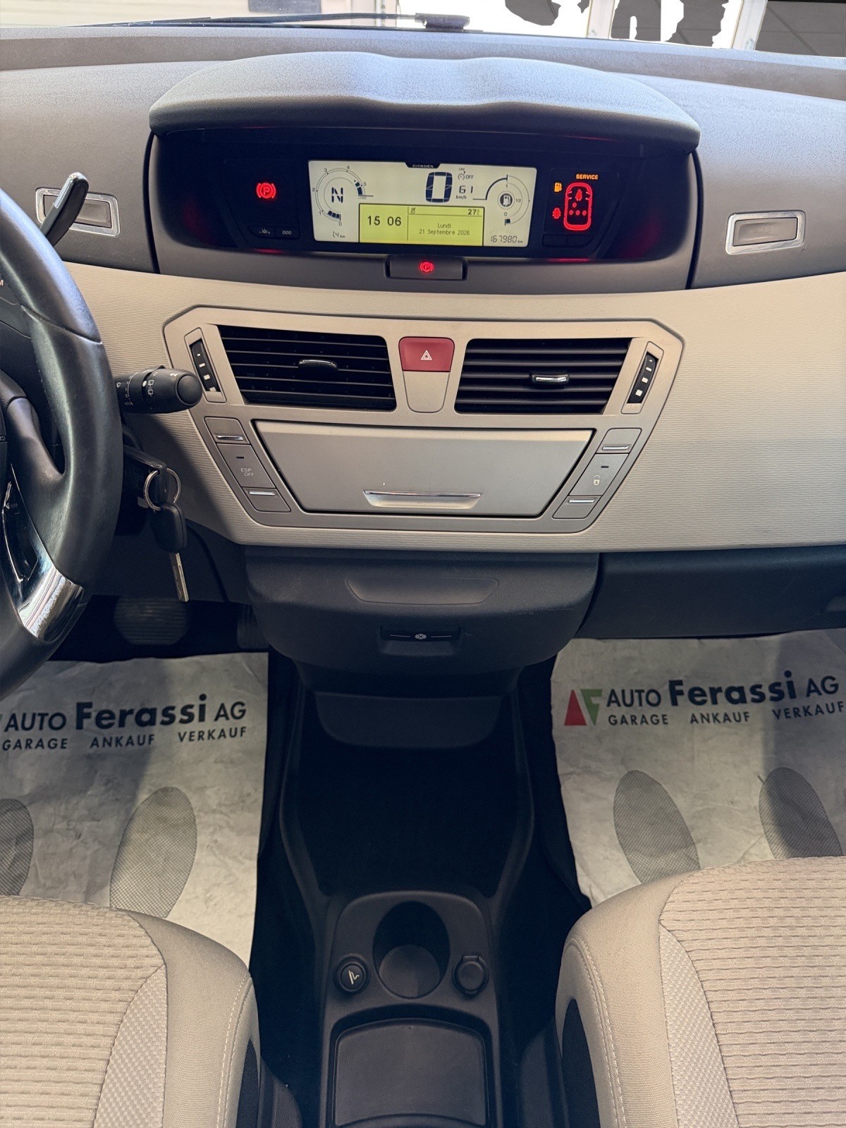CITROEN Grand C4 Picasso 1.6 HDI 16V Séduction EGS6-image-17