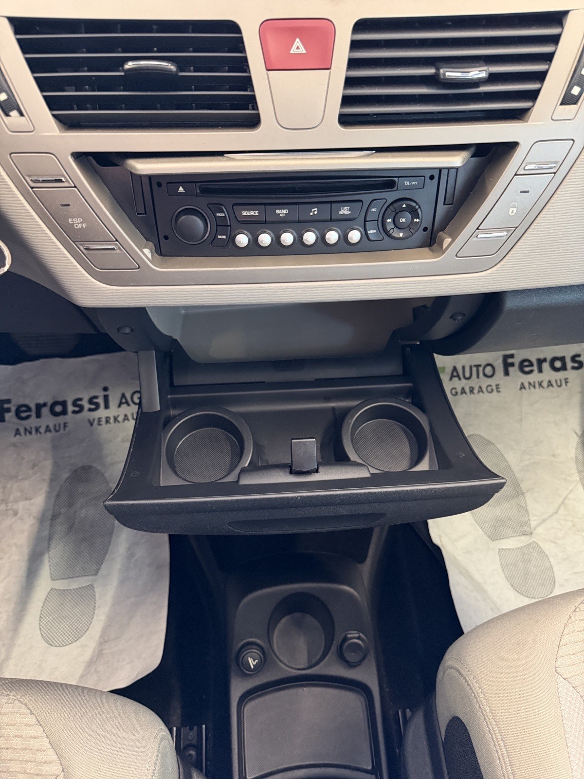 CITROEN Grand C4 Picasso 1.6 HDI 16V Séduction EGS6-image-22