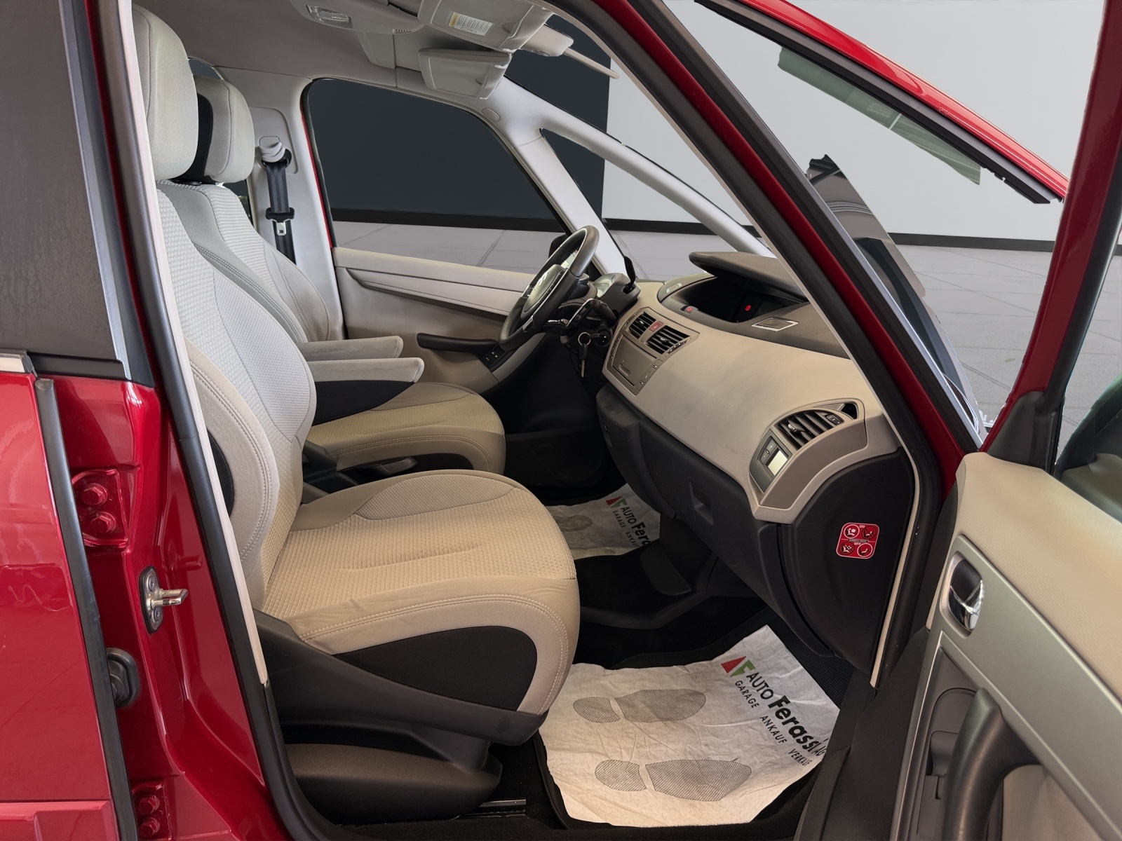 CITROEN Grand C4 Picasso 1.6 HDI 16V Séduction EGS6-image-21