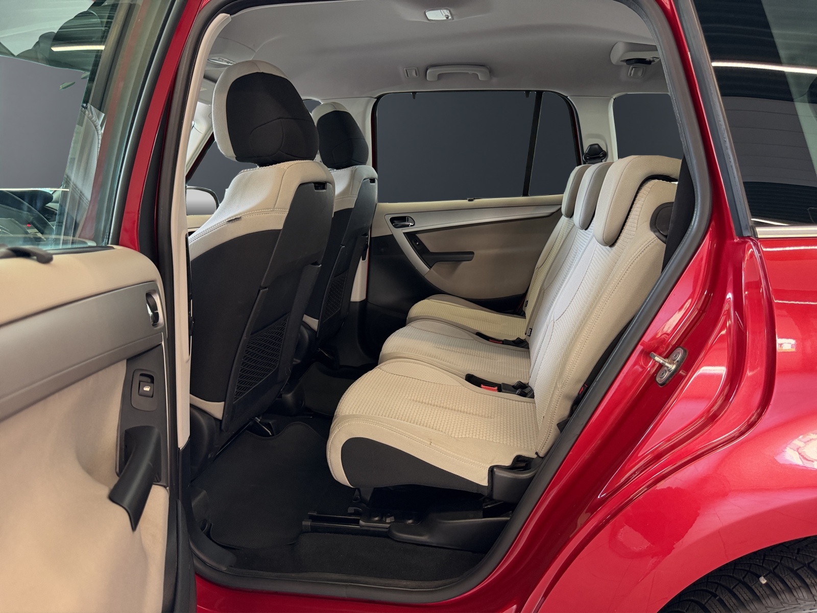 CITROEN Grand C4 Picasso 1.6 HDI 16V Séduction EGS6-image-13