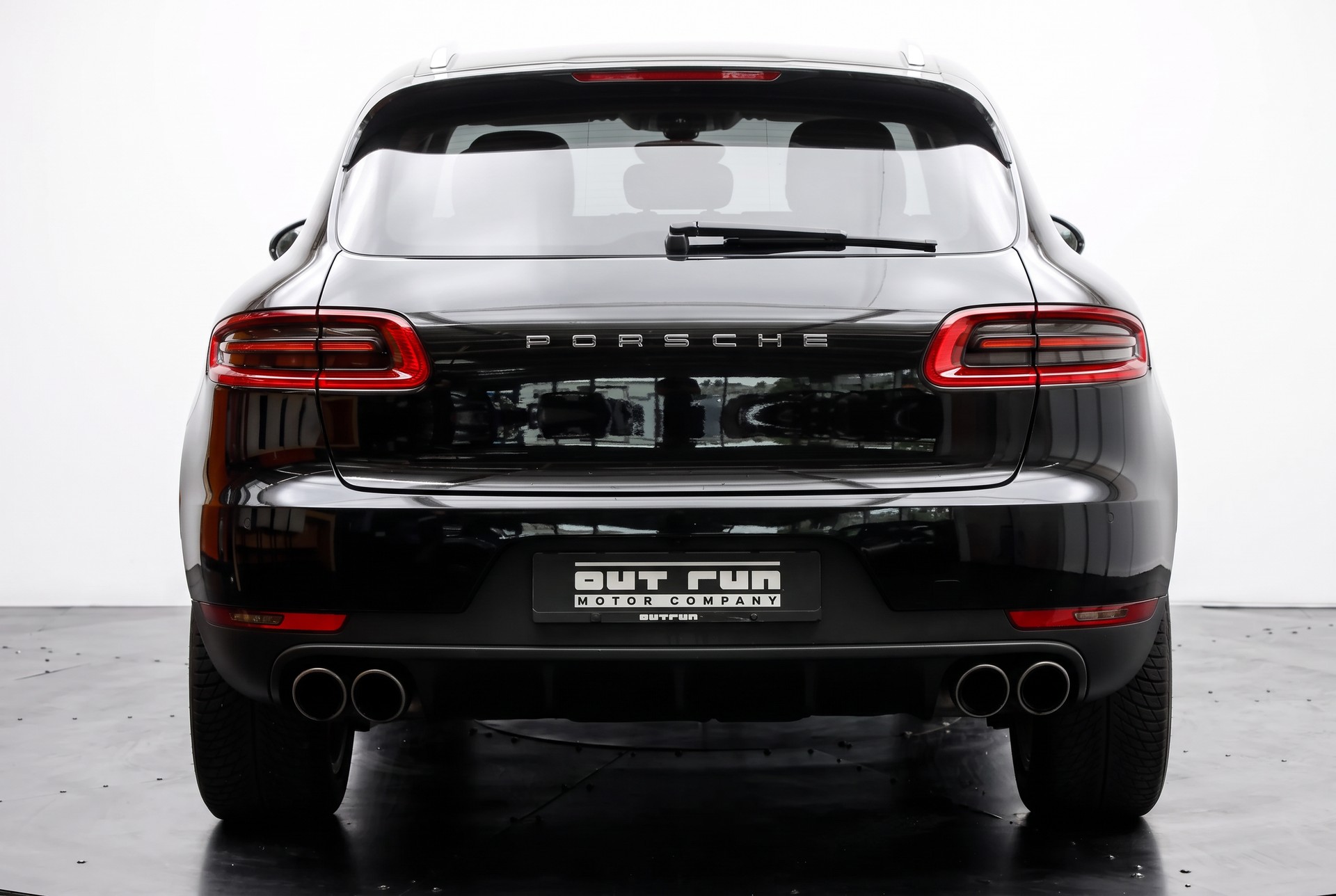 PORSCHE Macan S Diesel PDK Bi-Xénon PDLS / Jantes Macan Turbo 19 pouces / Sièges chauffants-showroom-element-2