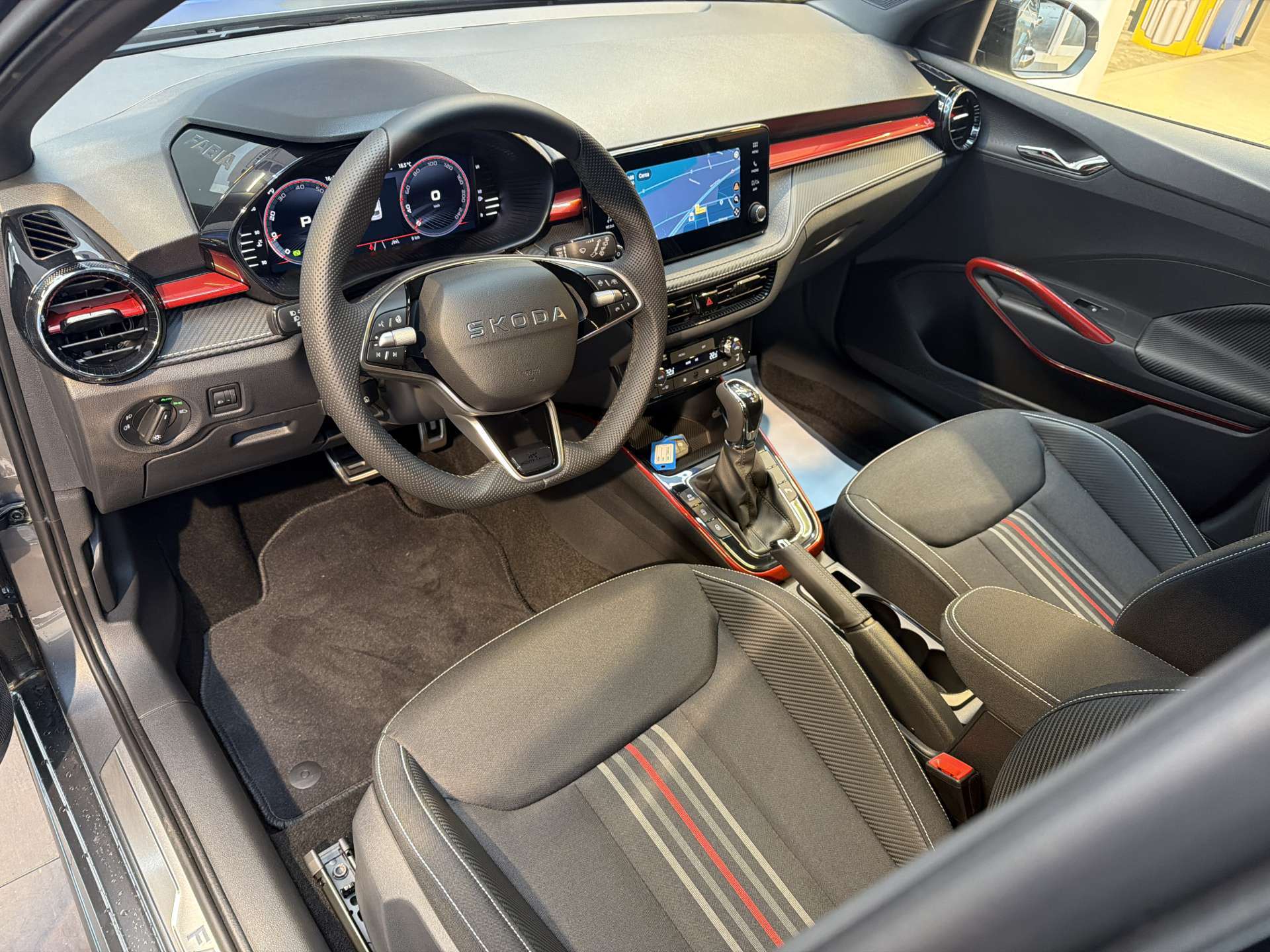 SKODA Fabia 1.5 TSi Monte Carlo DSG-Automat-image-5