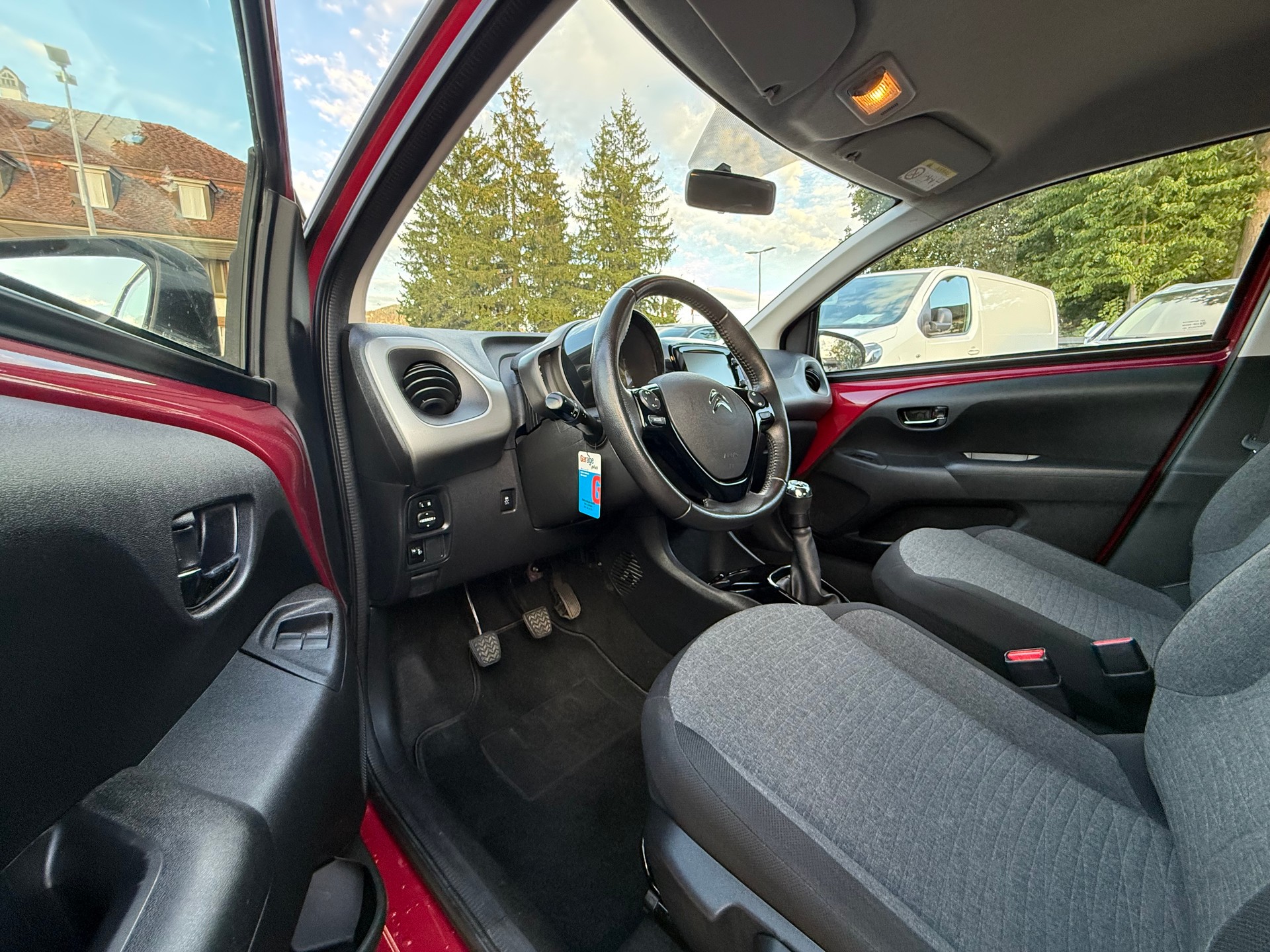 CITROEN C1 1.2 VTi Shine Airscape-image-8