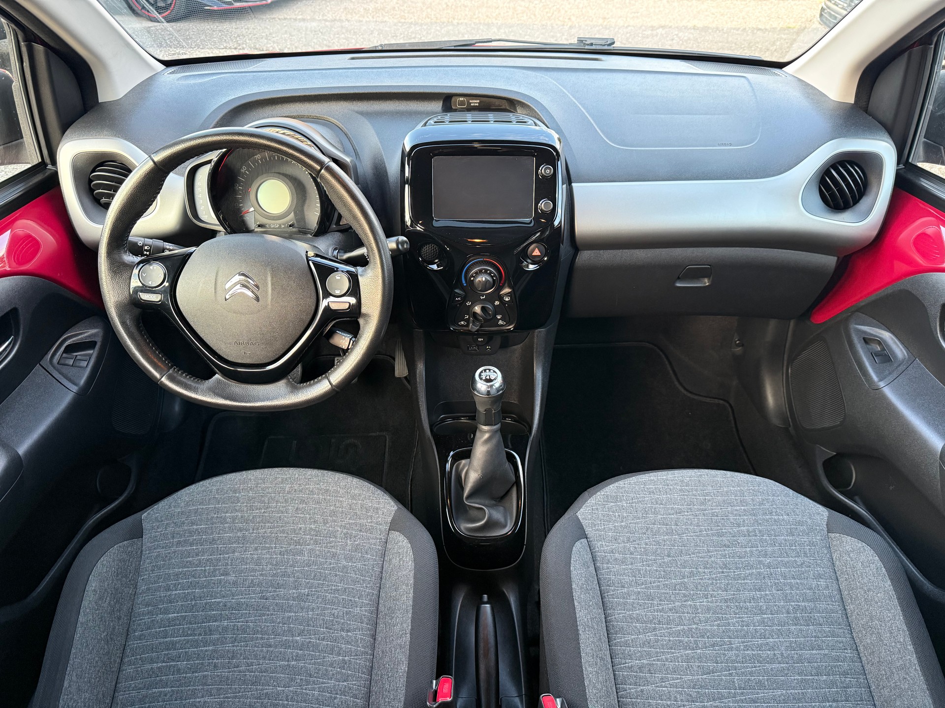 CITROEN C1 1.2 VTi Shine Airscape-image-11