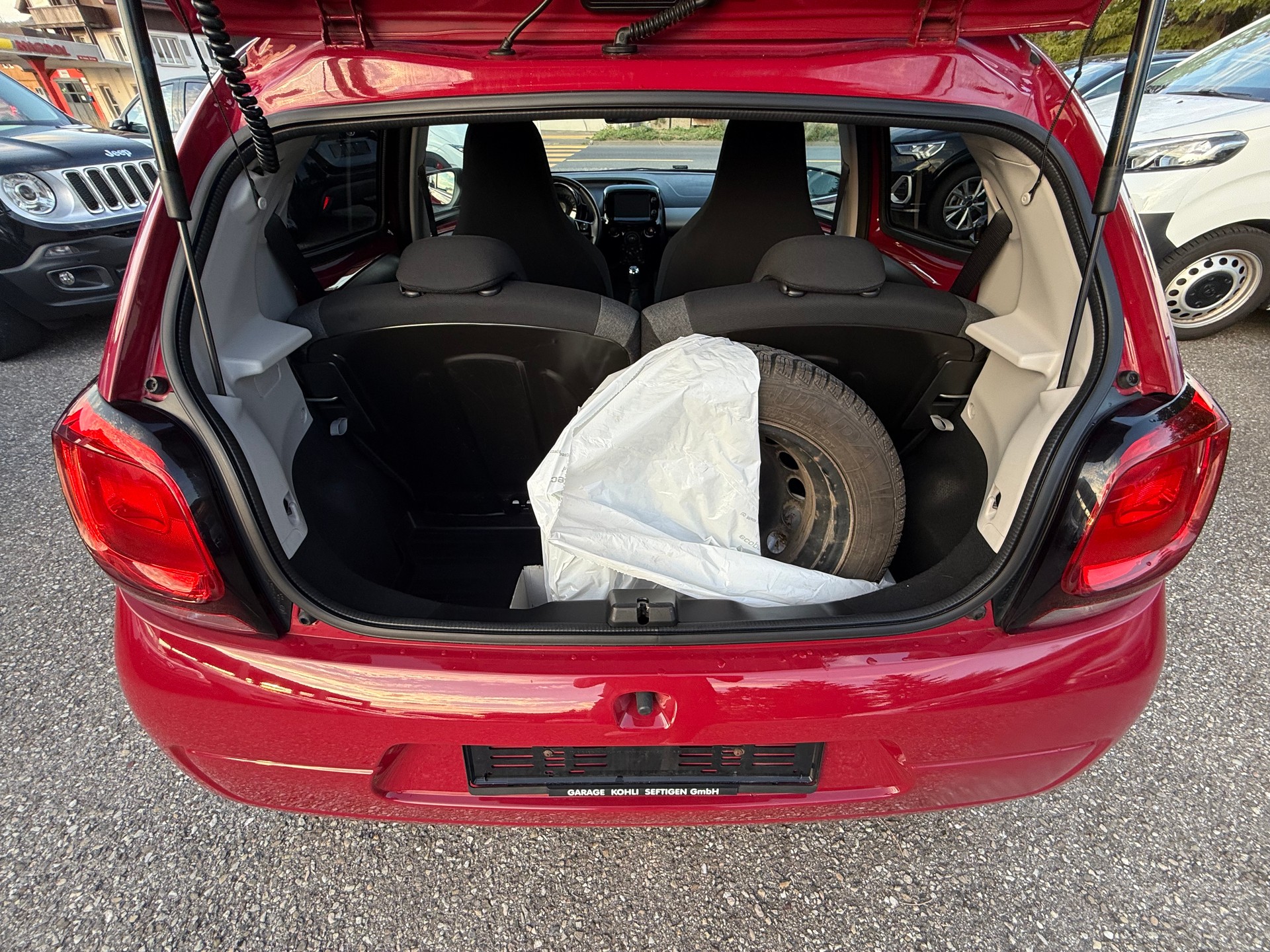 CITROEN C1 1.2 VTi Shine Airscape-image-13