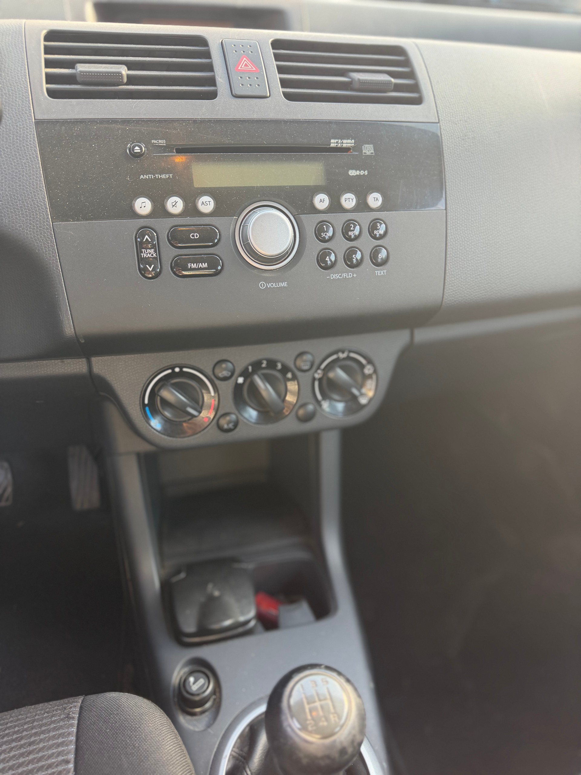 SUZUKI Swift 1.3i 16V GL Top 4x4-image-7