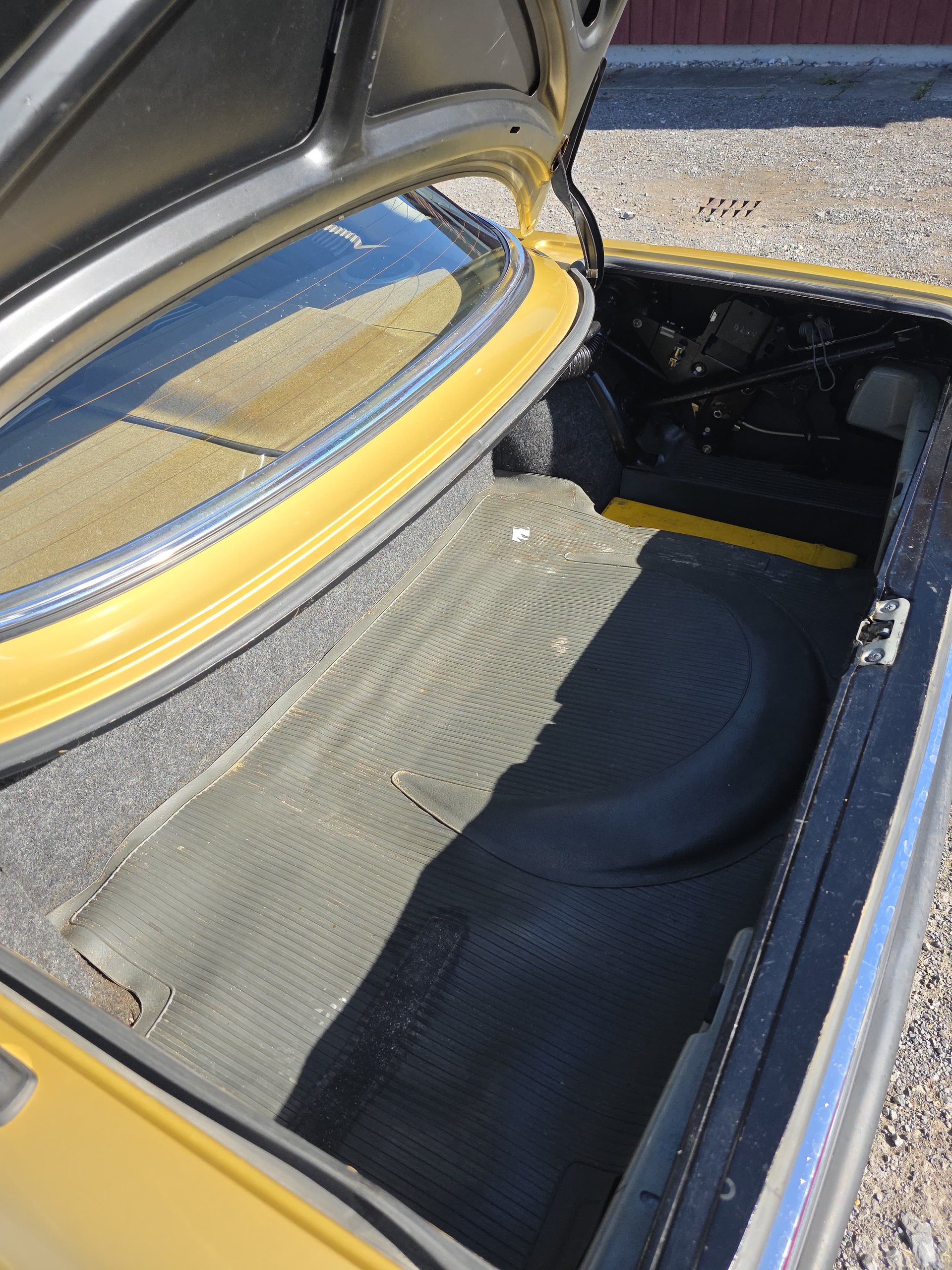 MERCEDES-BENZ SLC 350-image-14