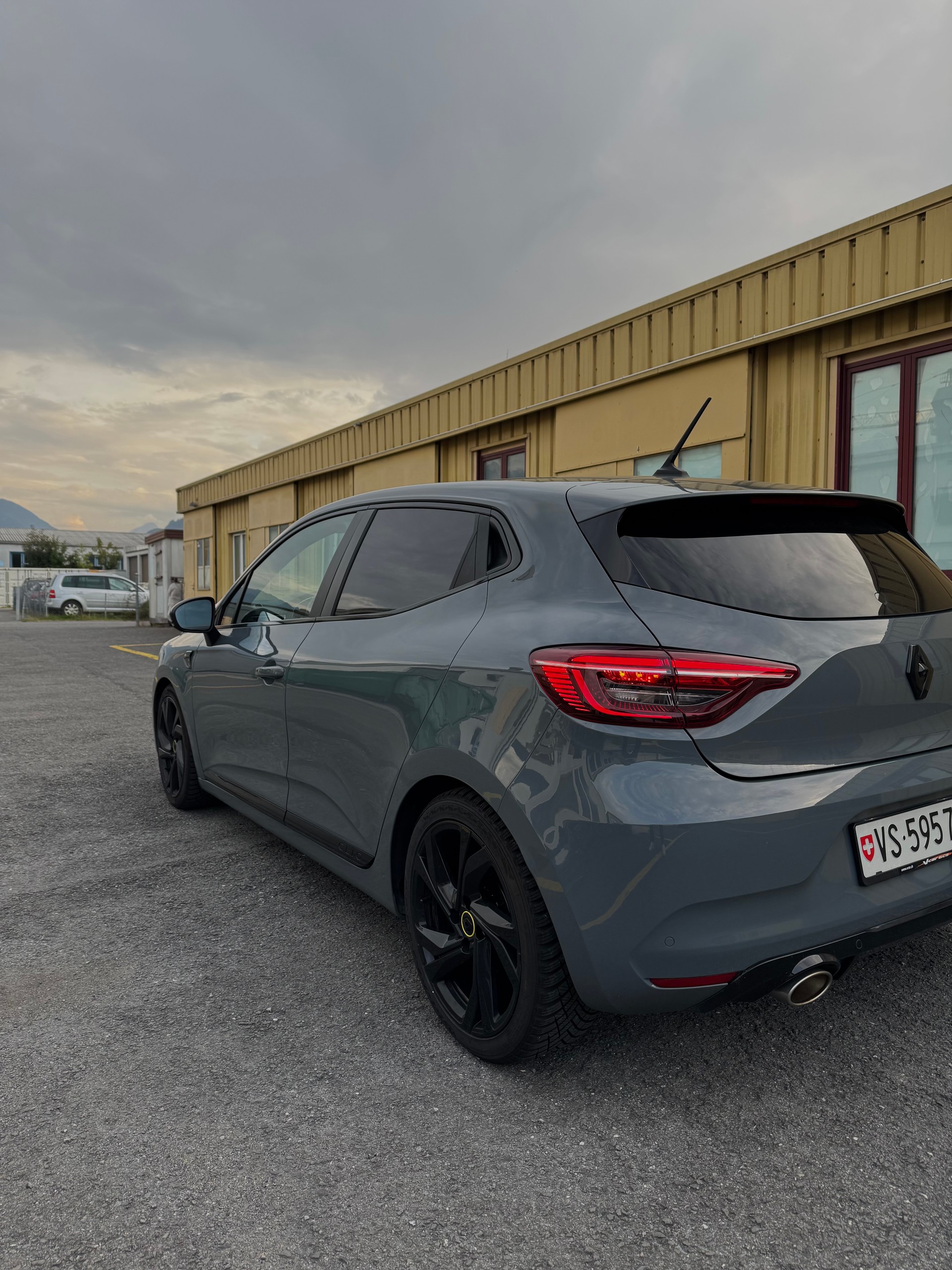 RENAULT 1.3 TCe R.S. Line EDC-image-2