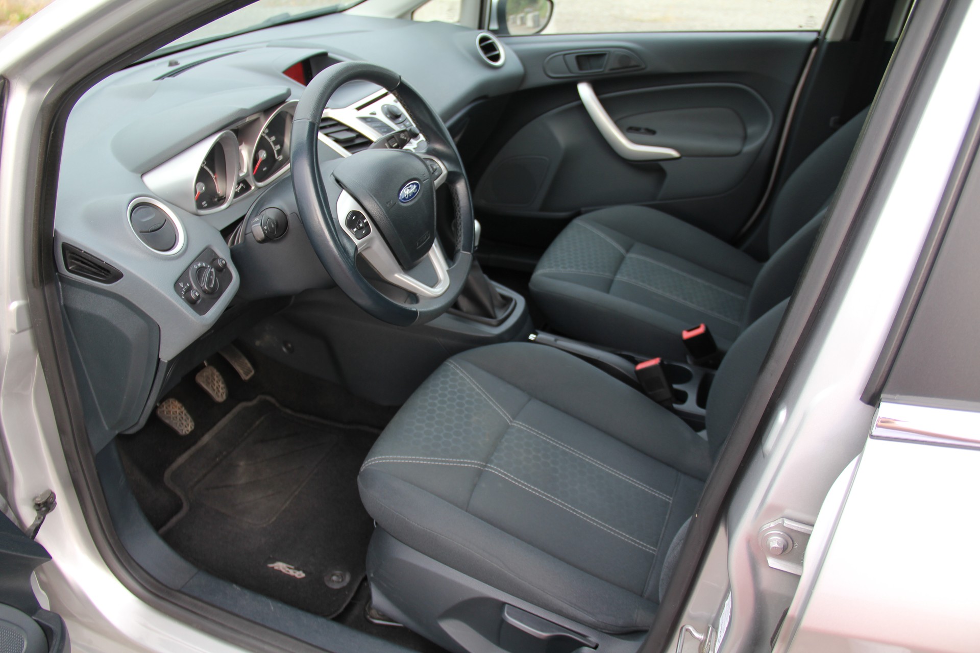 FORD Fiesta 1.6 16V Titanium-image-7