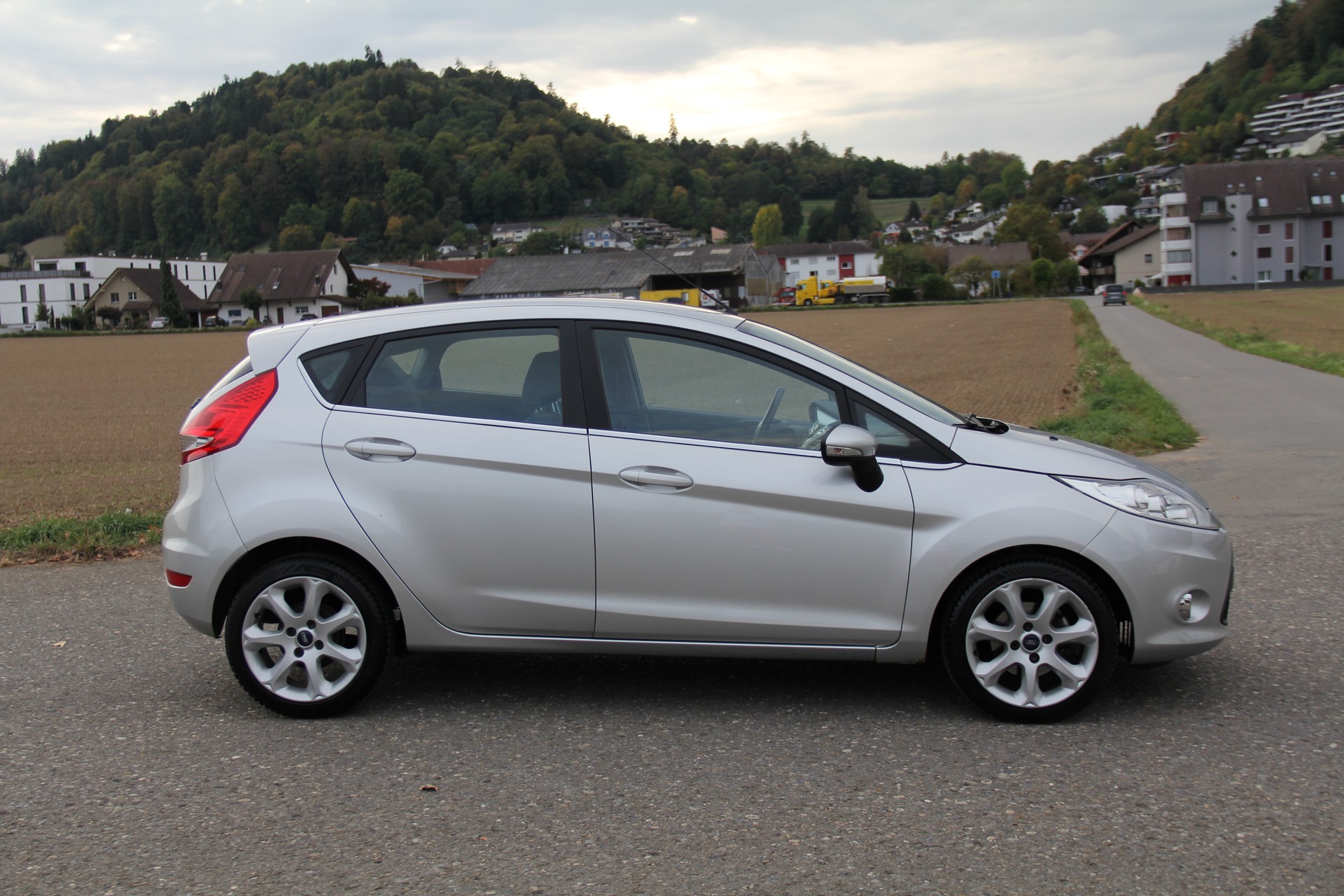 FORD Fiesta 1.6 16V Titanium-image-4