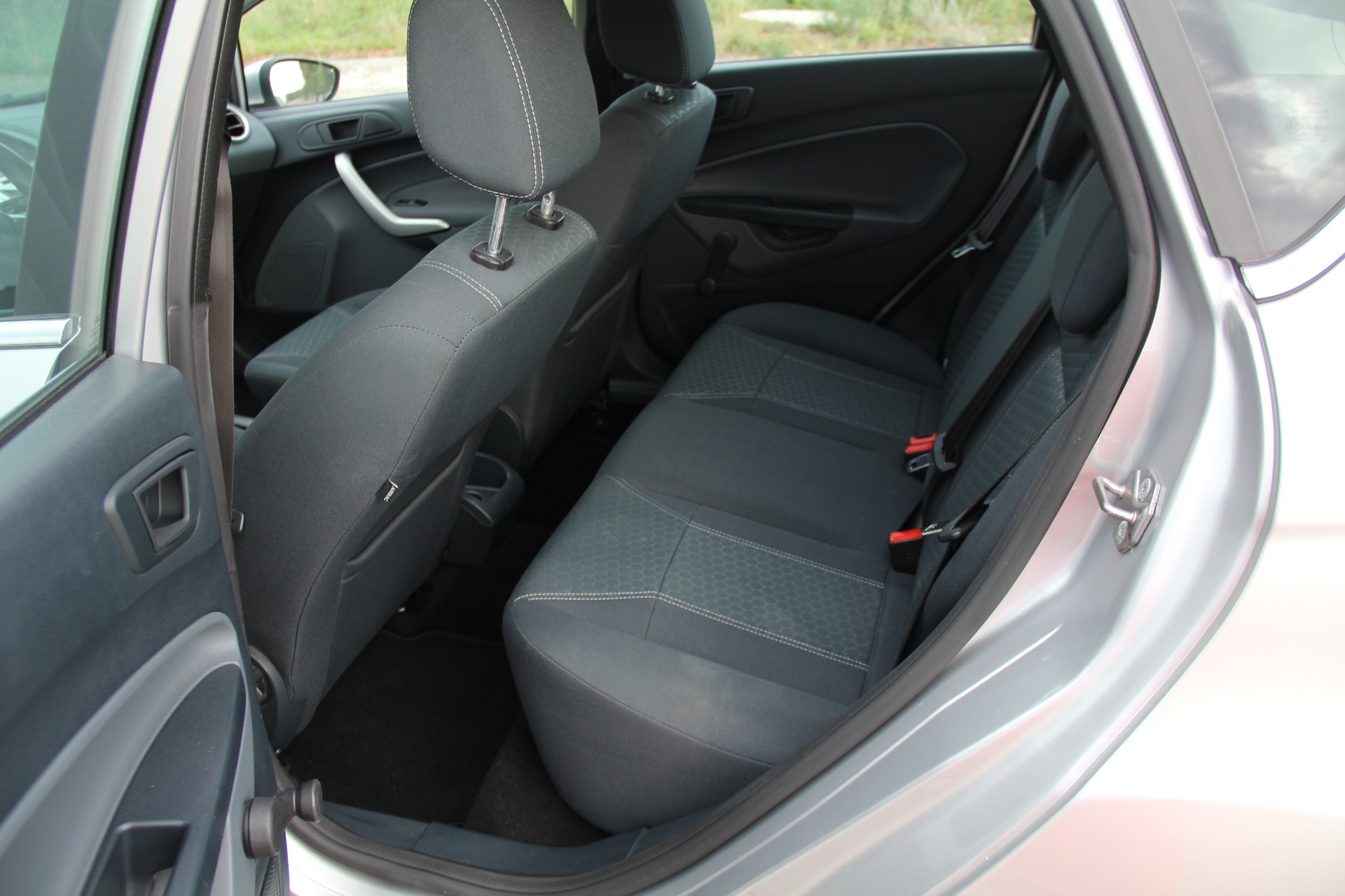 FORD Fiesta 1.6 16V Titanium-image-8