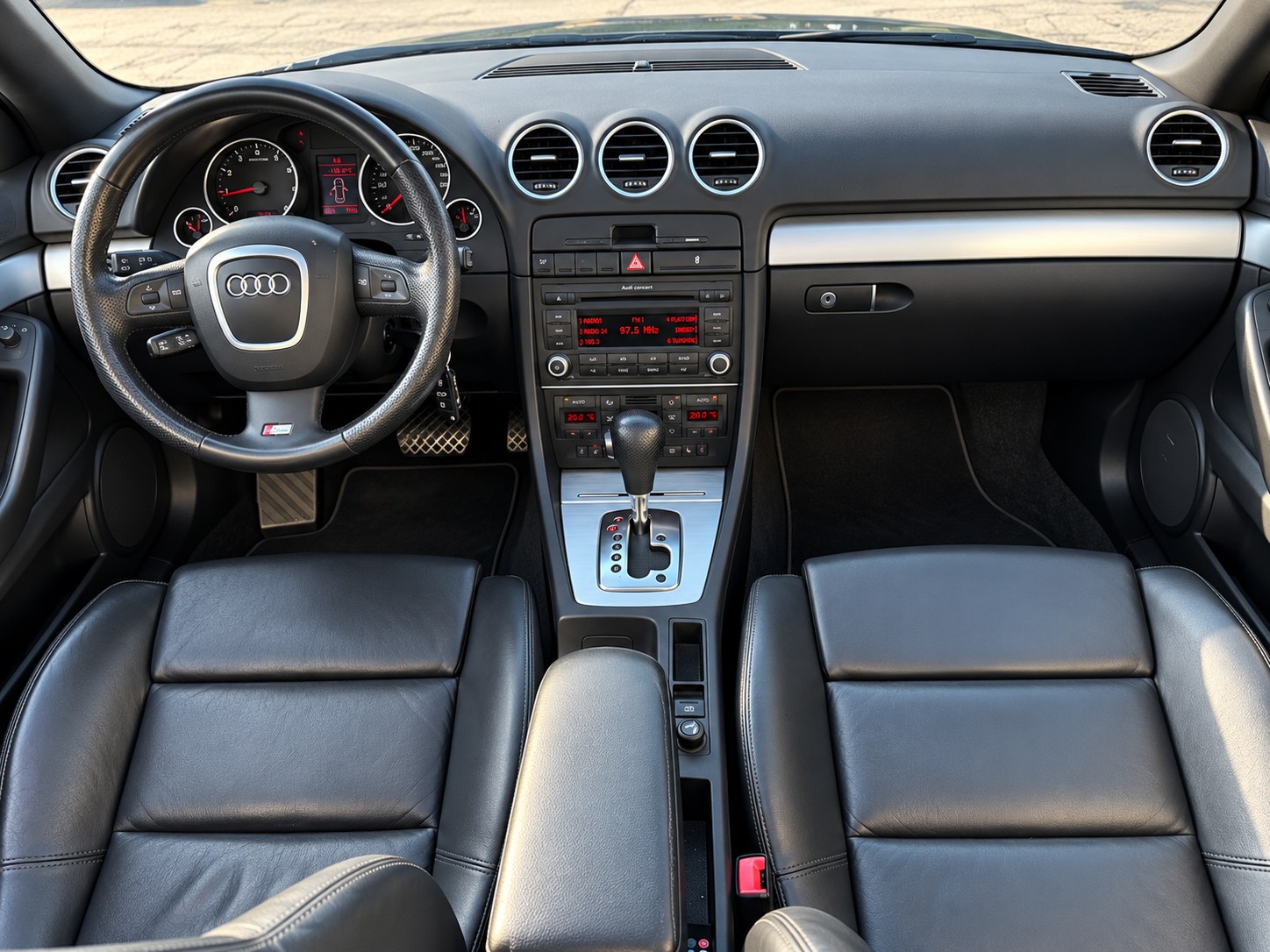 AUDI A4 Cabriolet 2.0T FSI multitronic-image-5