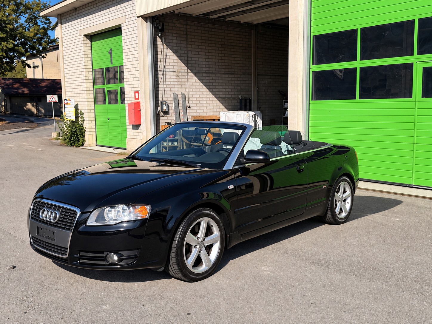 AUDI A4 Cabriolet 2.0T FSI multitronic-image-0