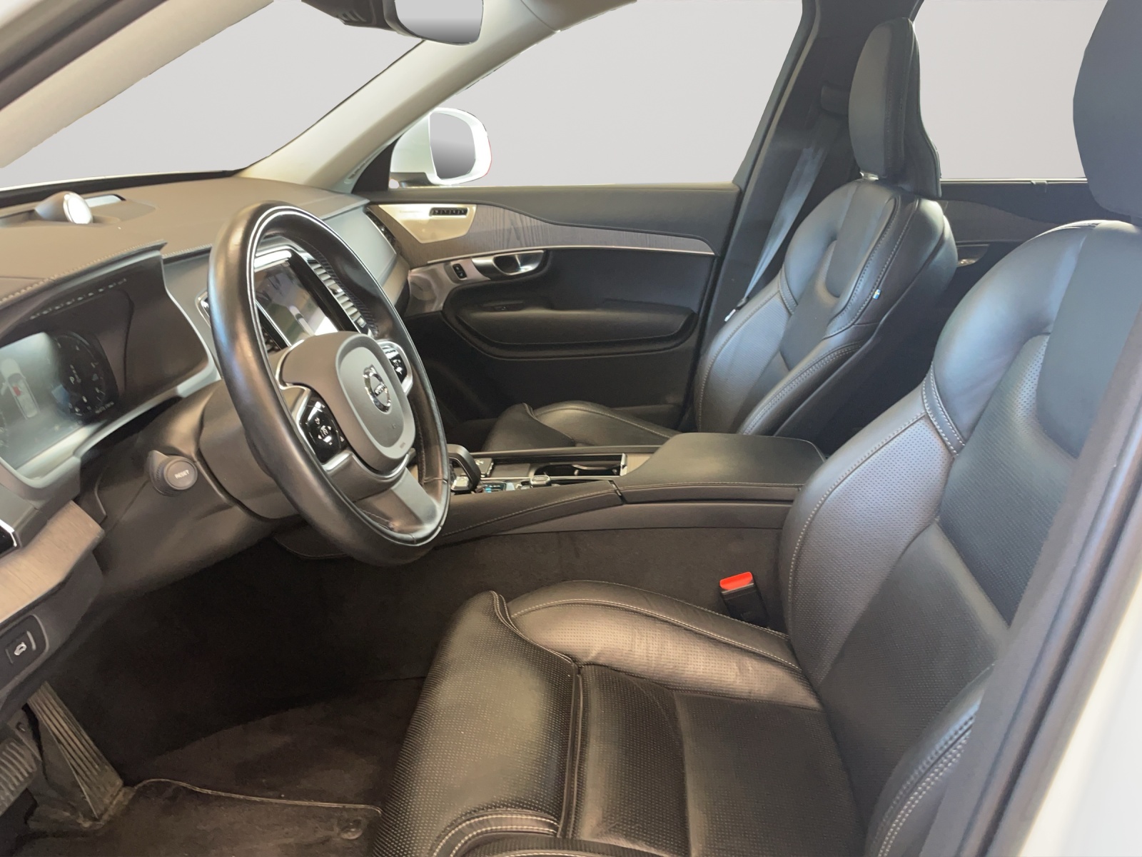 VOLVO XC90 B5 D AWD Inscription-image-4