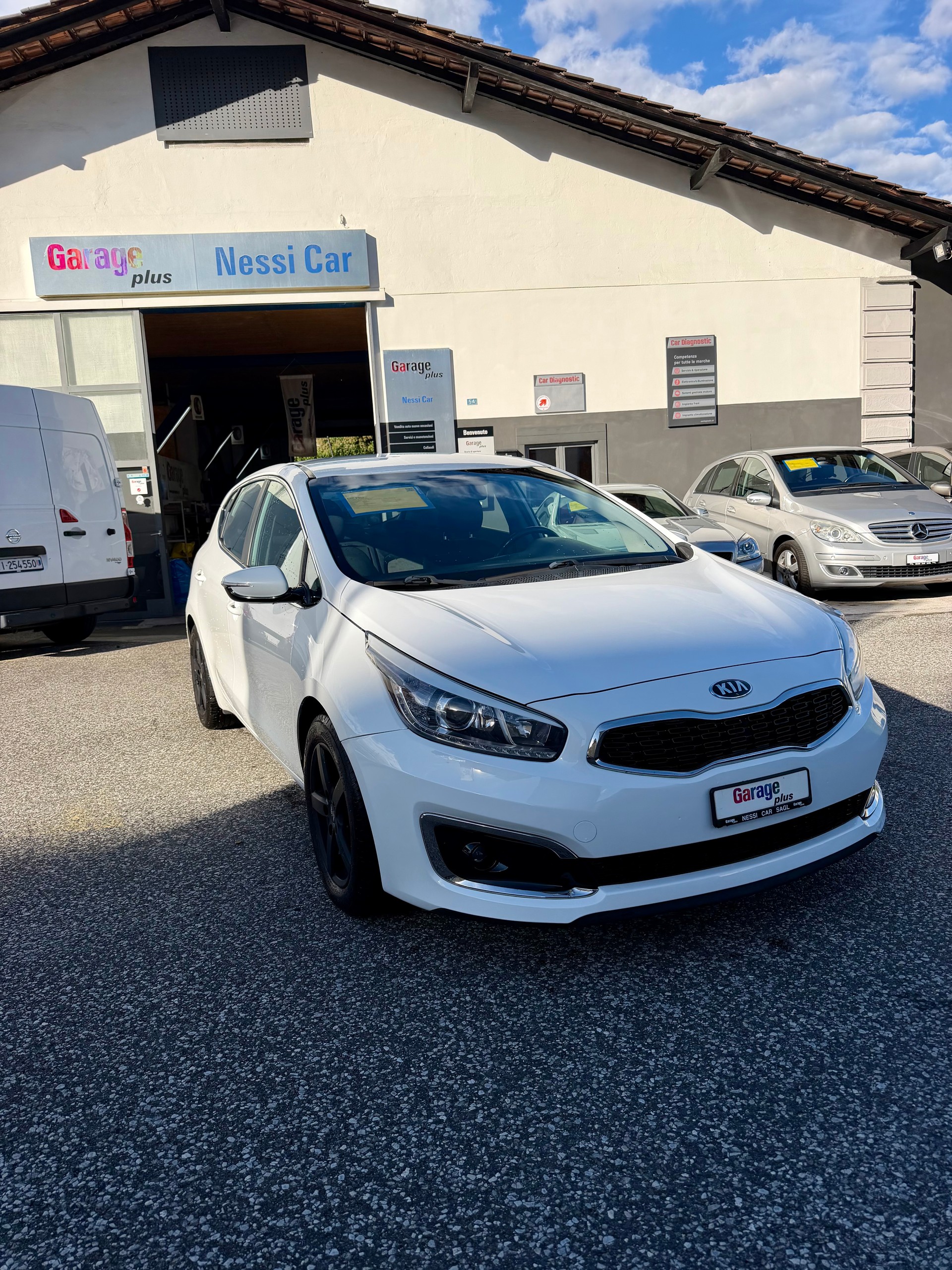 KIA Cee'd 1.6 CRDi Trend DCT-image-1