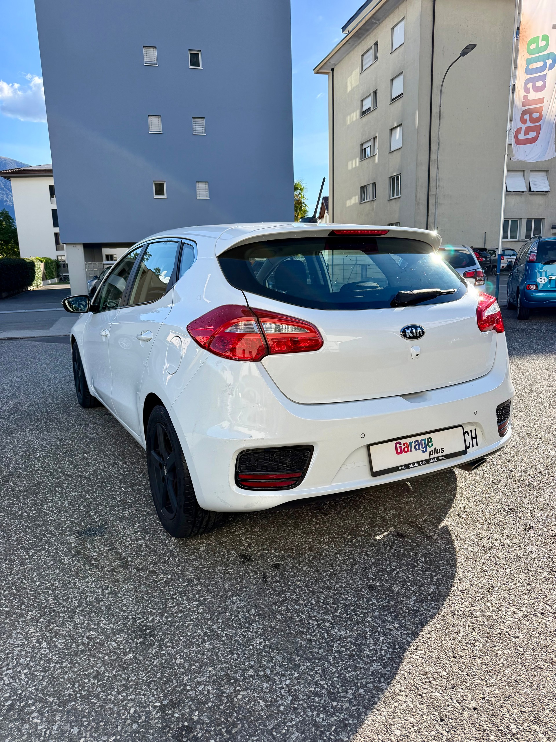 KIA Cee'd 1.6 CRDi Trend DCT-image-4