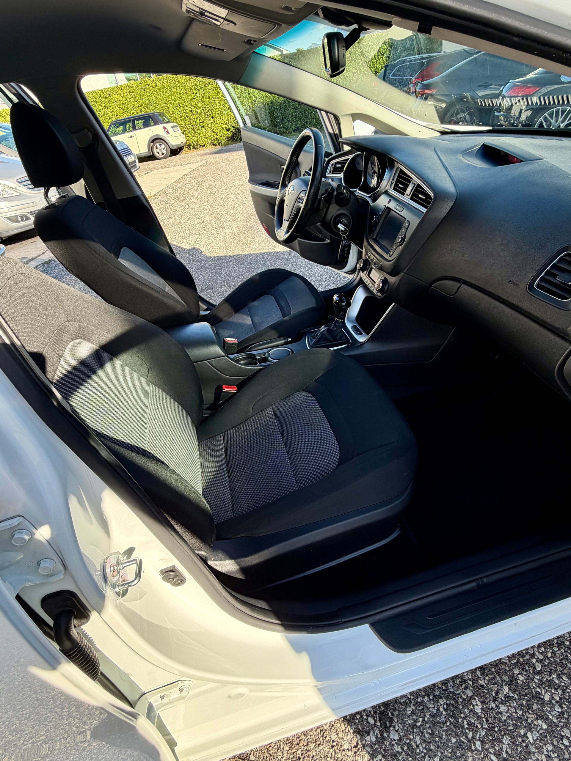 KIA Cee'd 1.6 CRDi Trend DCT-image-6