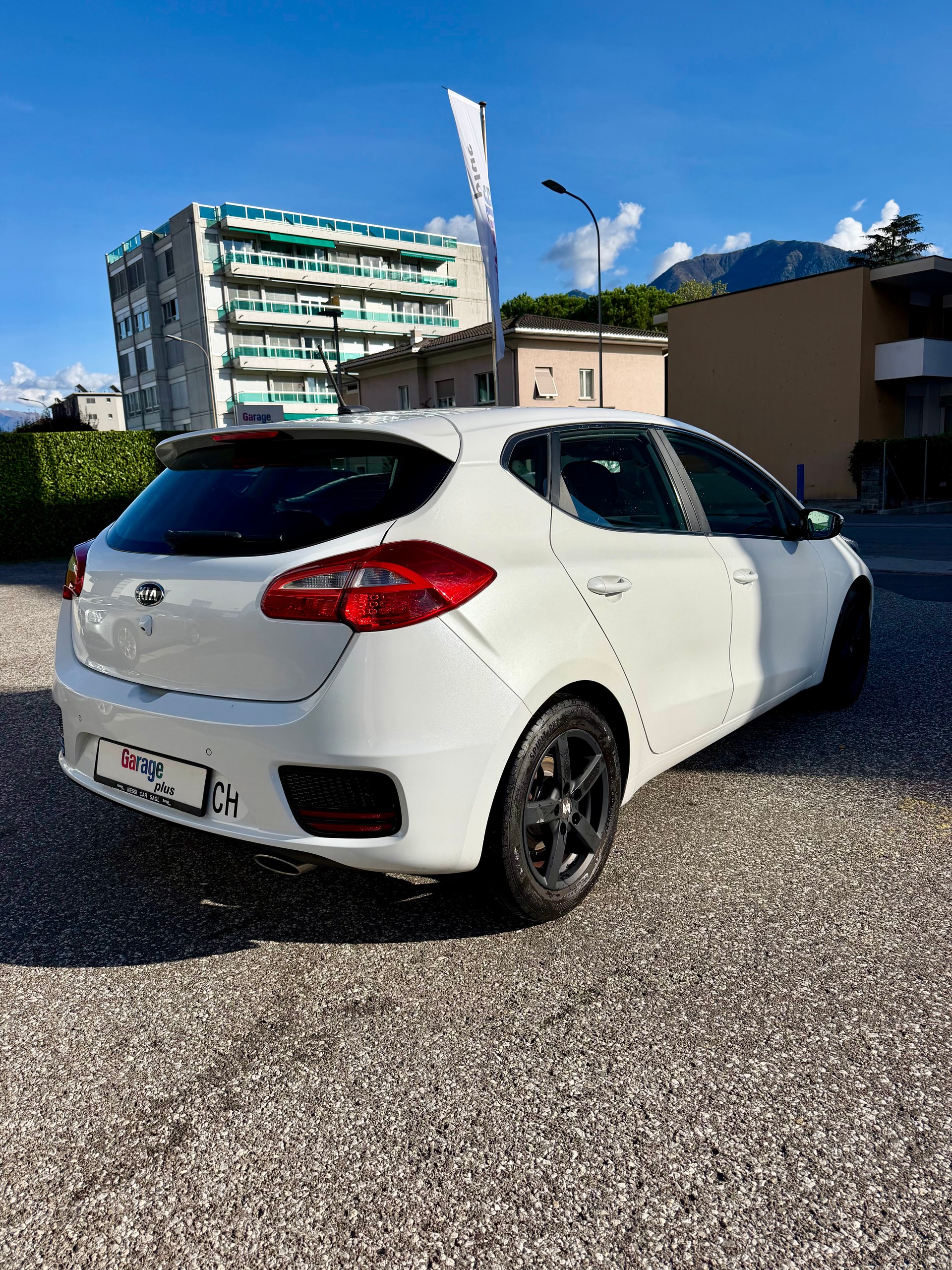 KIA Cee'd 1.6 CRDi Trend DCT-image-3