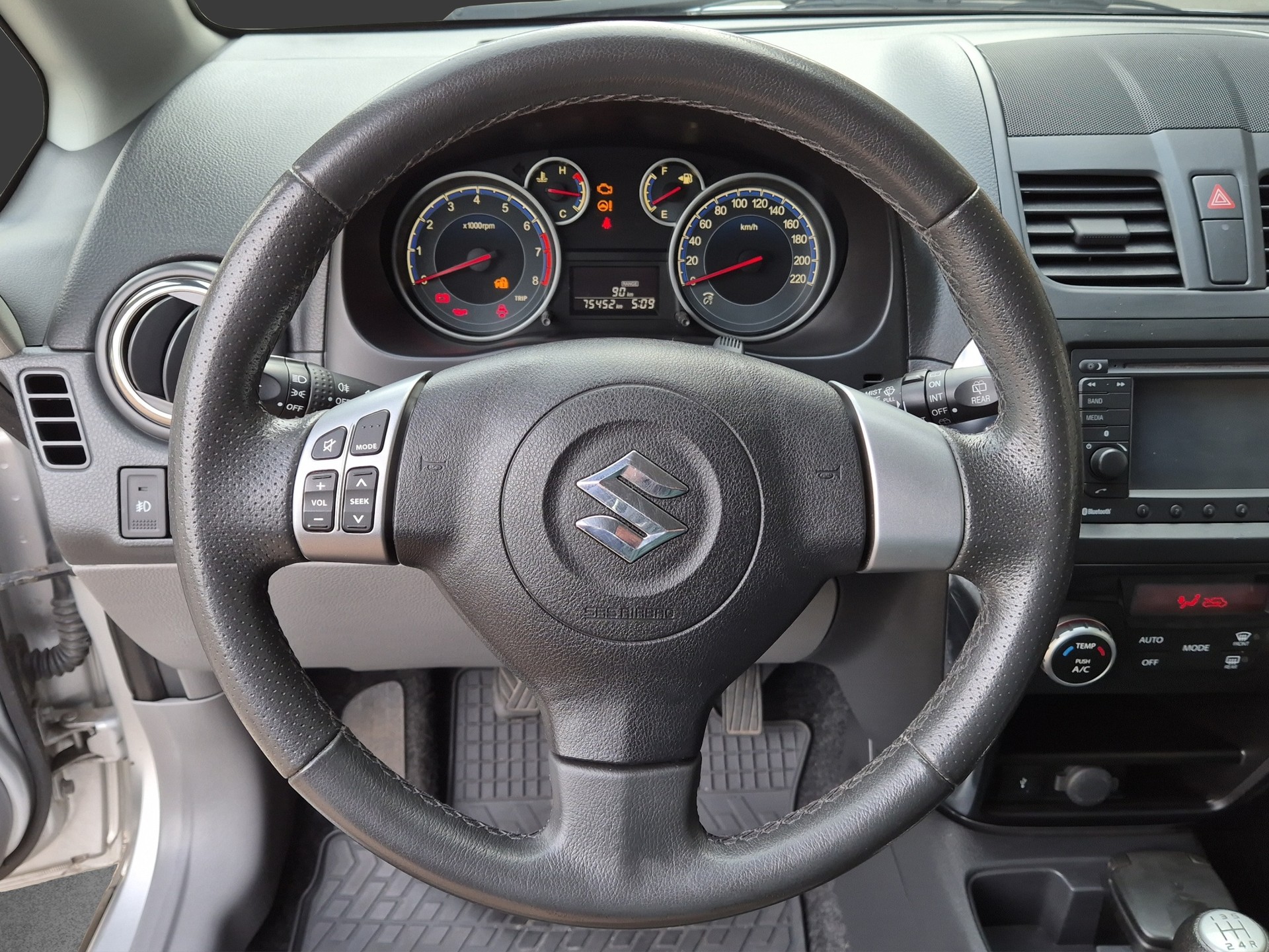 SUZUKI SX4 1.6 16V GL Top Sergio Cellano 4WD AHK 1200kg-image-15