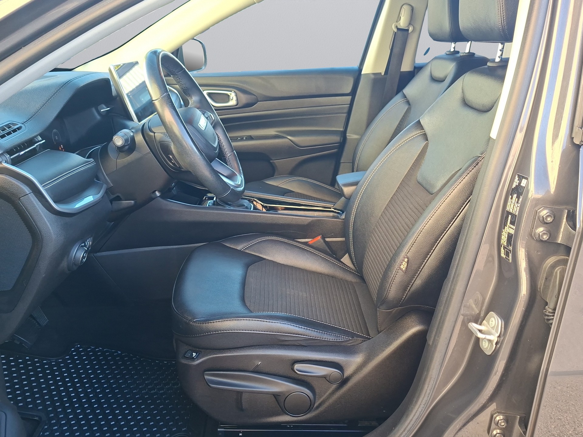 JEEP Compass 4x2 1.5 T MHEV Swiss Limited Plus Sky-image-8