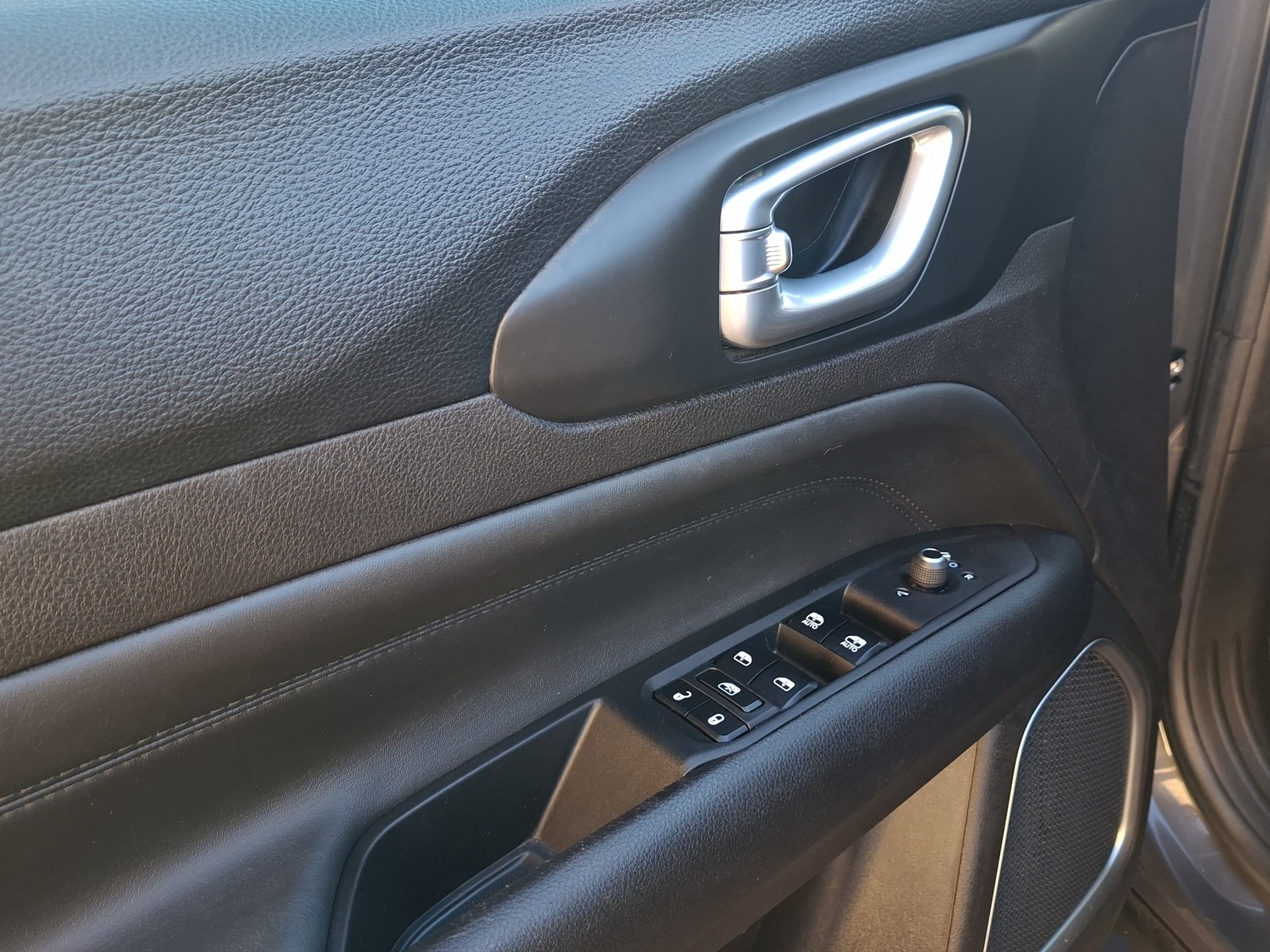 JEEP Compass 4x2 1.5 T MHEV Swiss Limited Plus Sky-image-11