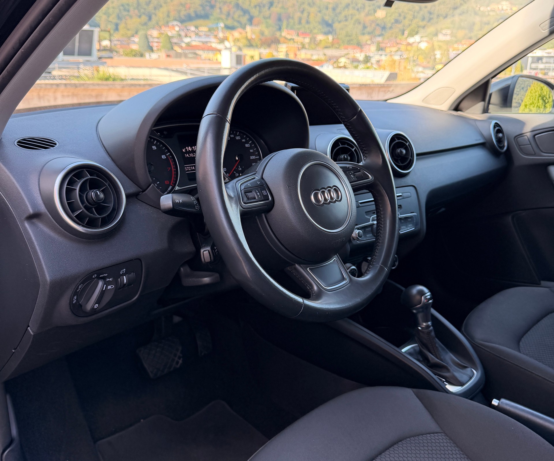 AUDI A1 Sportback 1.0 TFSI Sport S-tronic-image-9