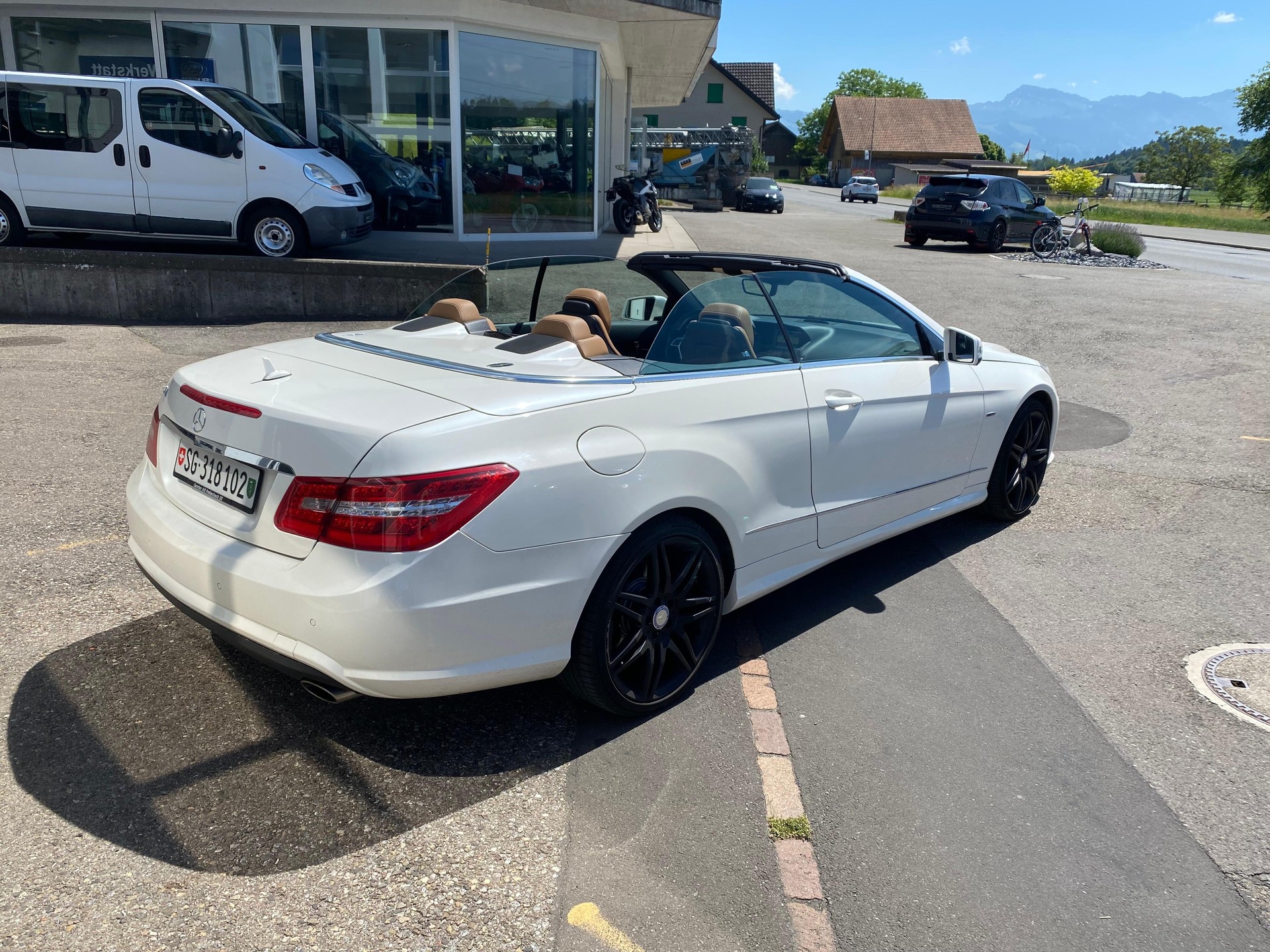 MERCEDES-BENZ E-Klasse A207 Cabriolet E 300 BlueEF Elegance-image-3