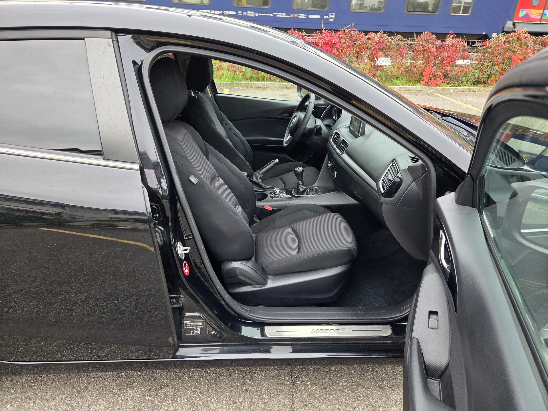 MAZDA 3 2.2 16V CD Ambition Plus-image-12