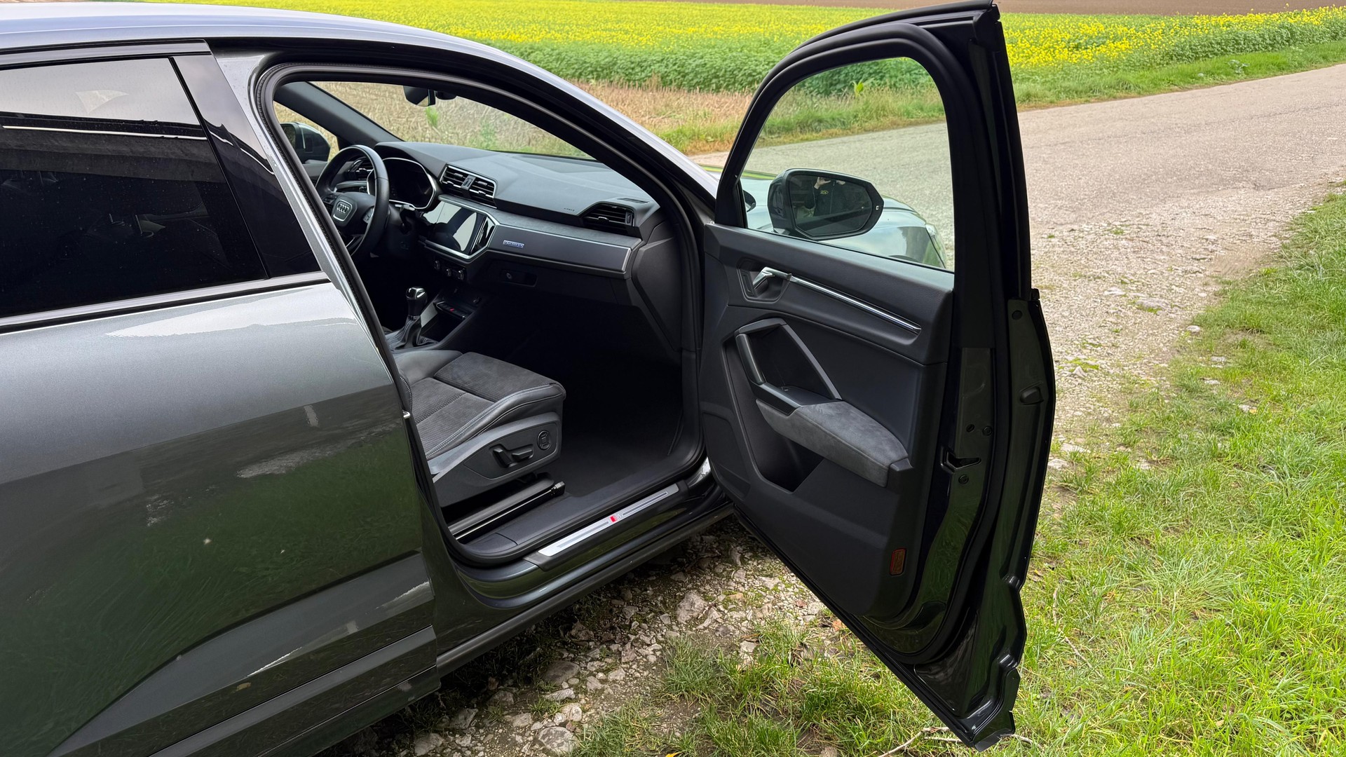 AUDI Q3 Sportback 45 TFSI S line quattro S-tronic-image-8