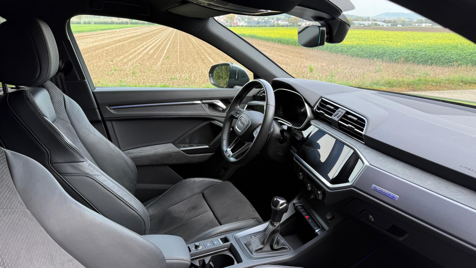 AUDI Q3 Sportback 45 TFSI S line quattro S-tronic-image-9