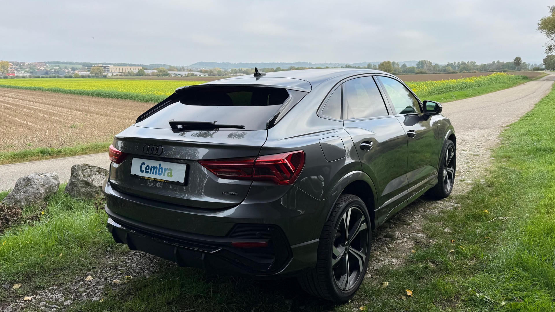 AUDI Q3 Sportback 45 TFSI S line quattro S-tronic-image-6