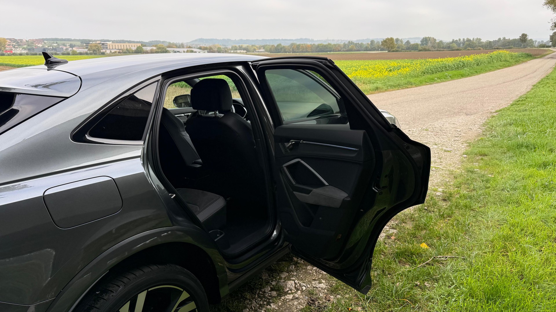 AUDI Q3 Sportback 45 TFSI S line quattro S-tronic-image-11