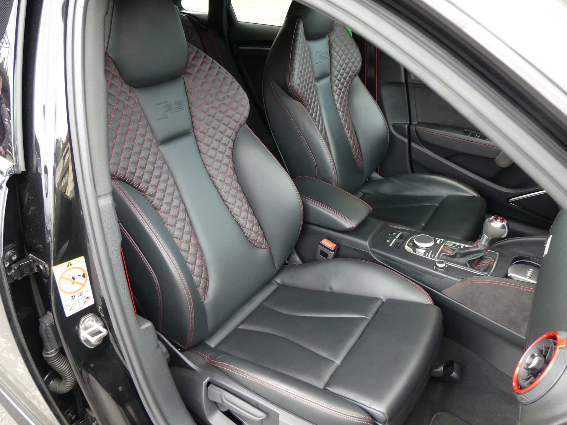 AUDI RS3 Sportback 2.5 TSI quattro S-tronic-image-11