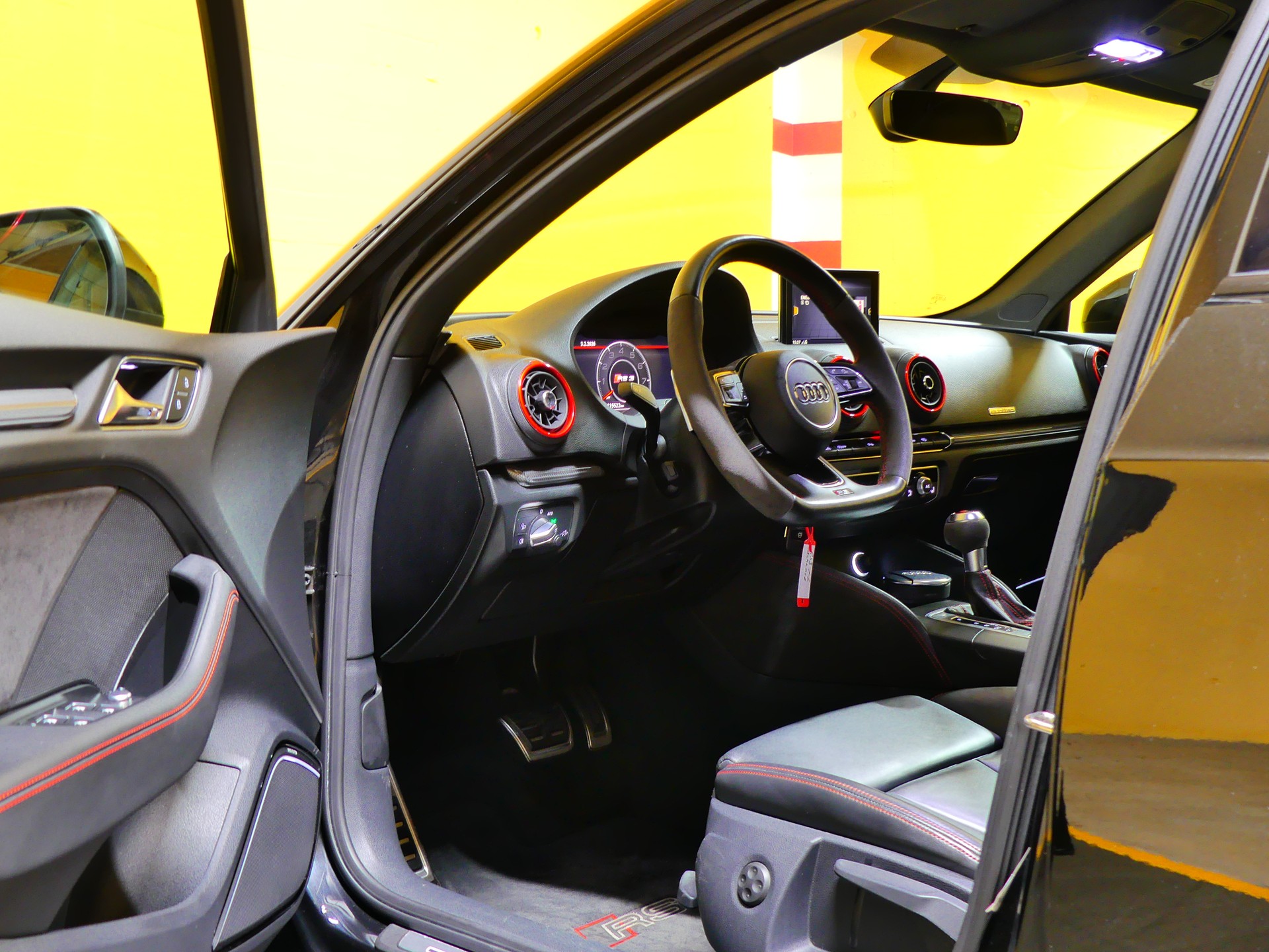 AUDI RS3 Sportback 2.5 TSI quattro S-tronic-image-8