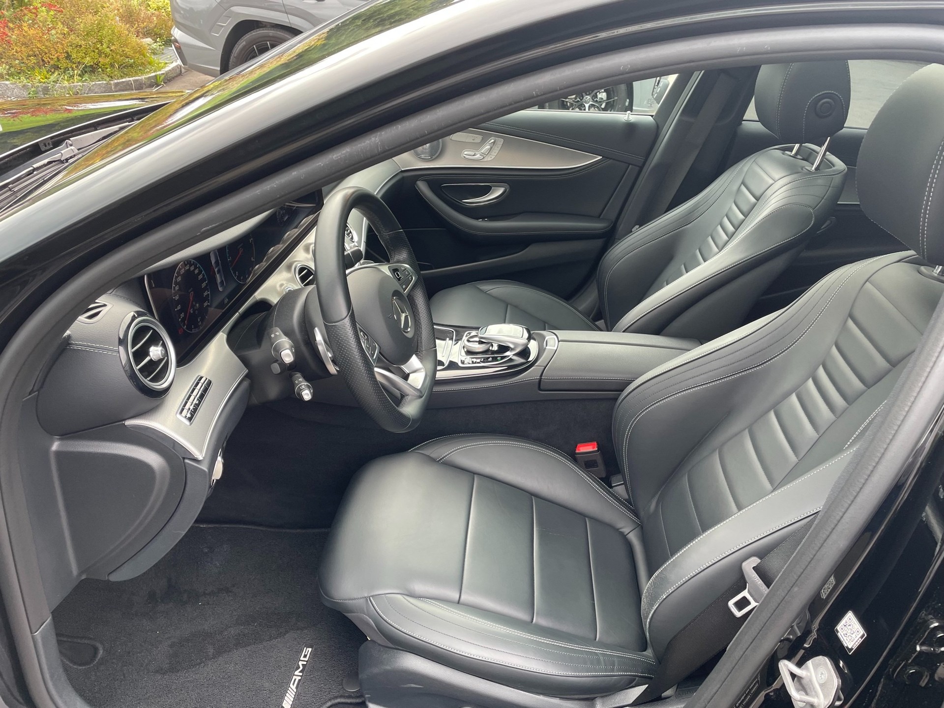 MERCEDES-BENZ E 350 d AMG Line 9G-Tronic-image-15