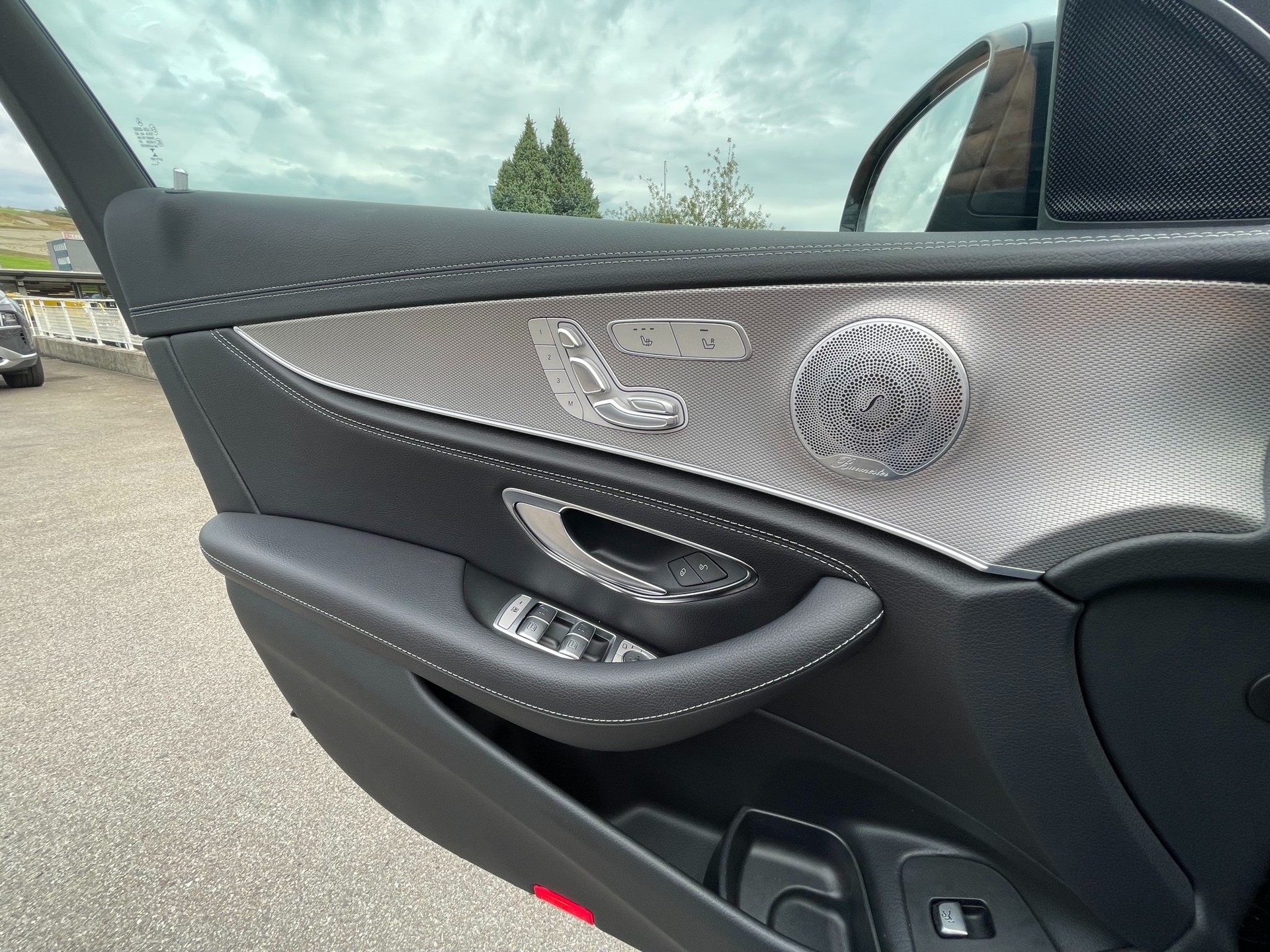 MERCEDES-BENZ E 350 d AMG Line 9G-Tronic-image-5
