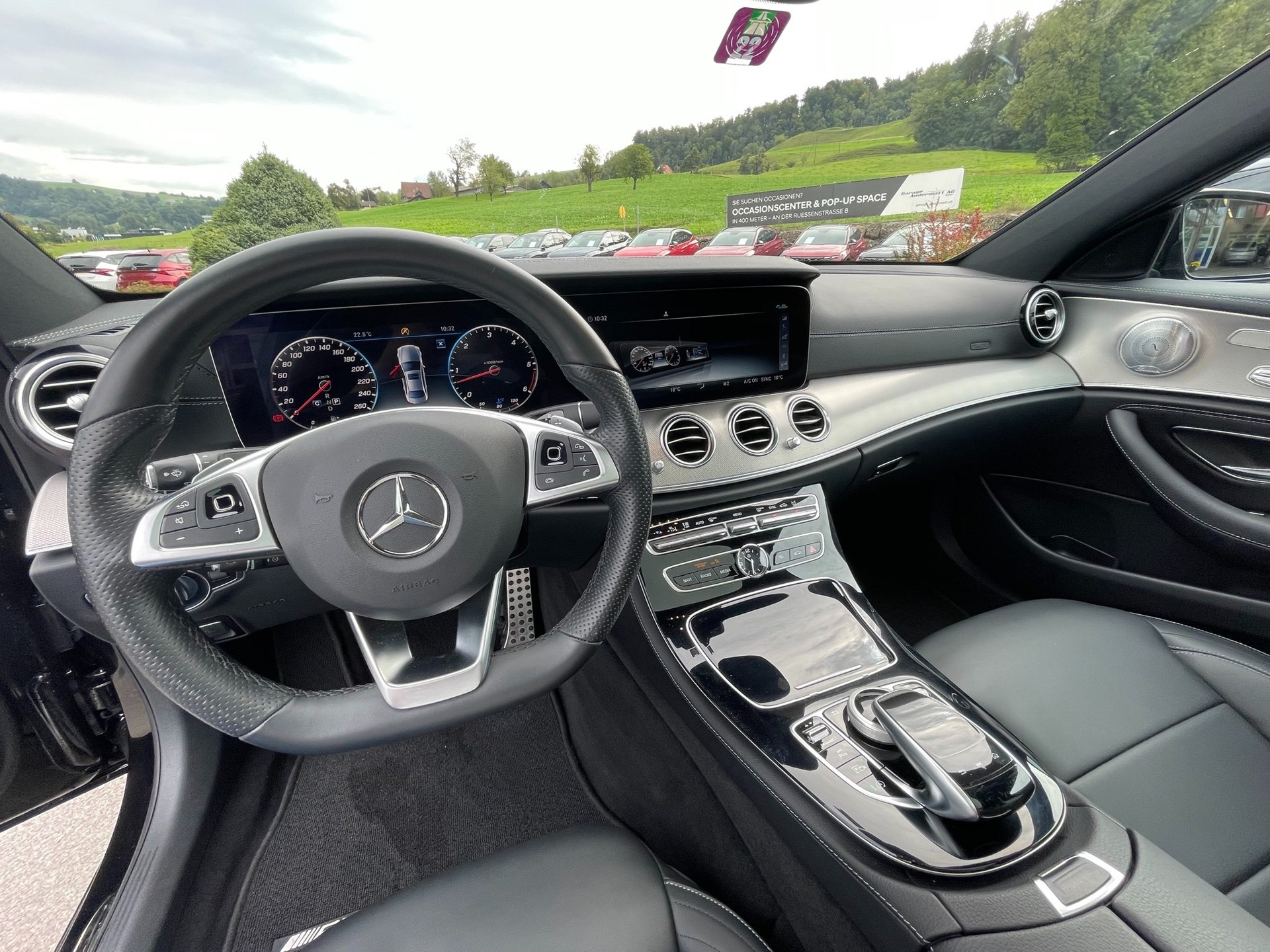 MERCEDES-BENZ E 350 d AMG Line 9G-Tronic-image-6