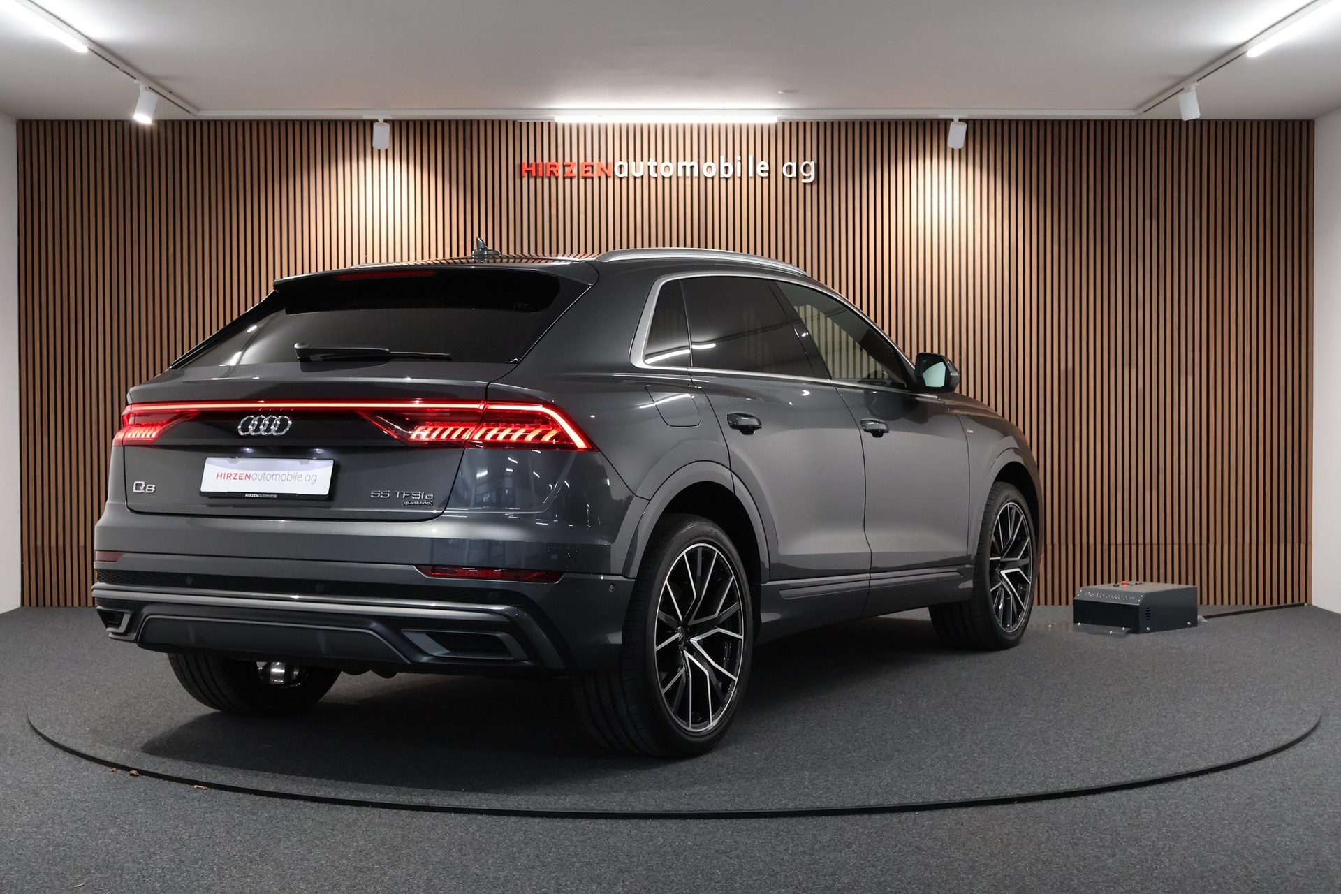 AUDI Q8 55 TFSI e quattro PHEV tiptronic-image-4