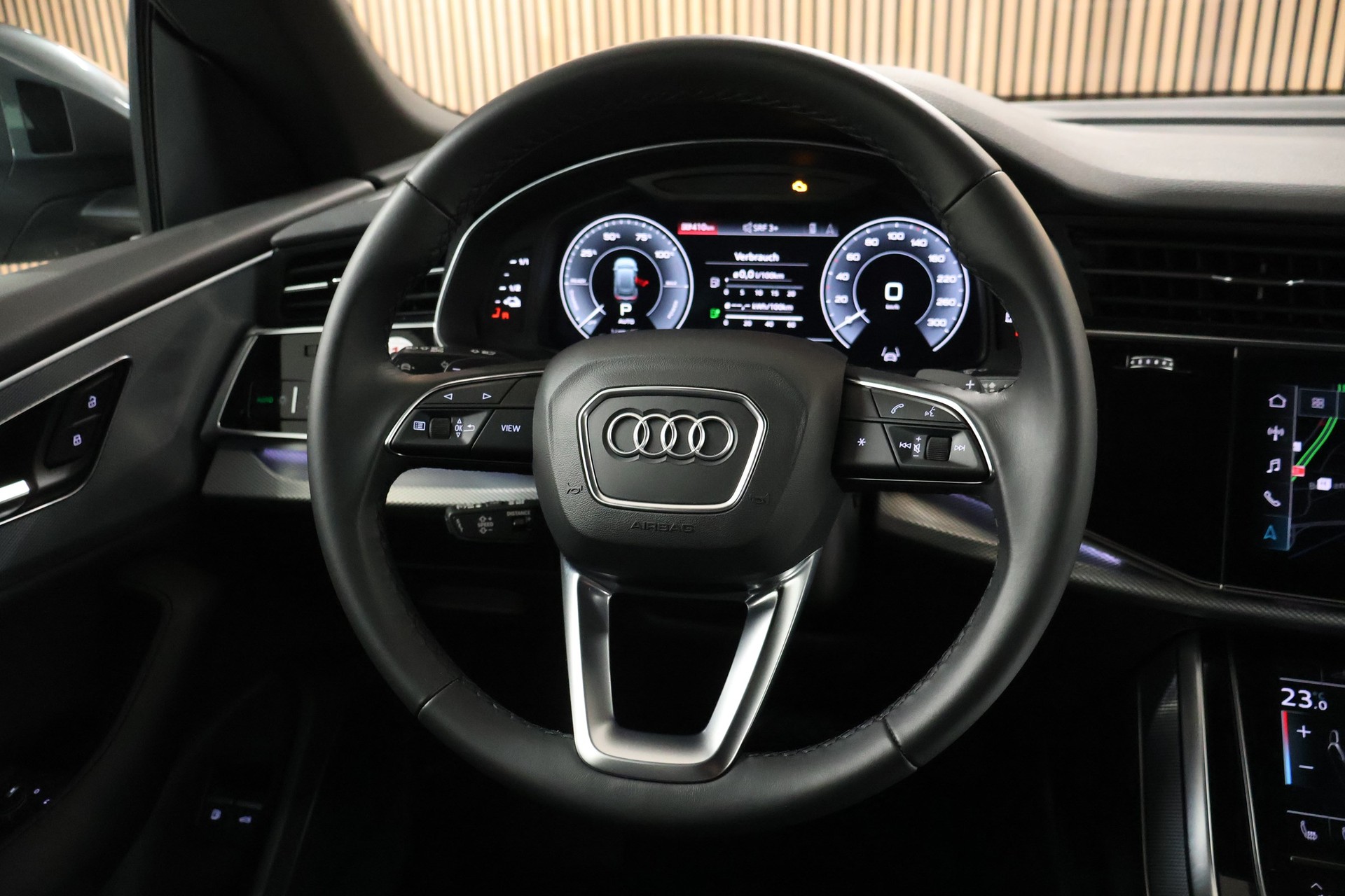 AUDI Q8 55 TFSI e quattro PHEV tiptronic-image-16