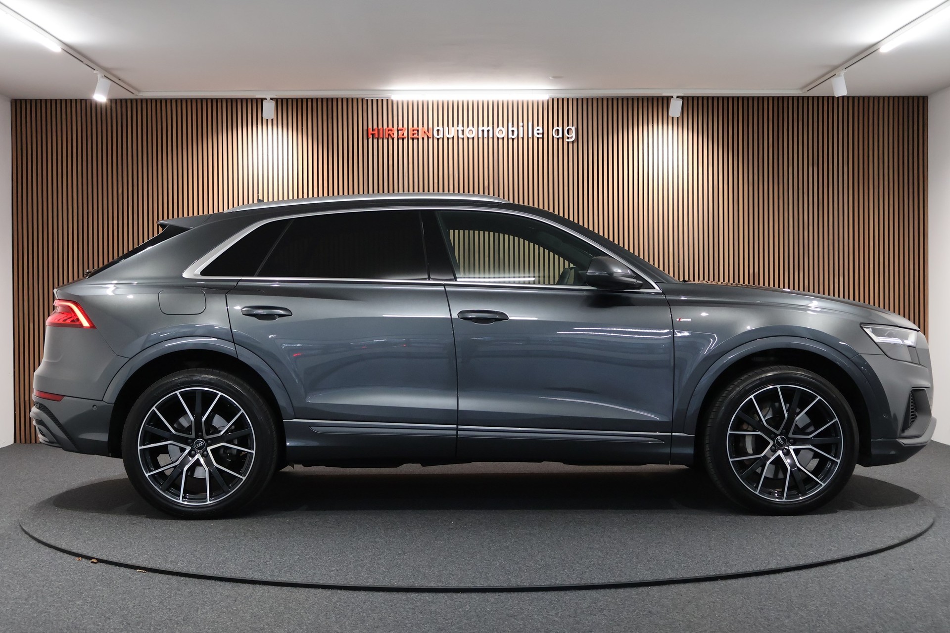 AUDI Q8 55 TFSI e quattro PHEV tiptronic-image-5
