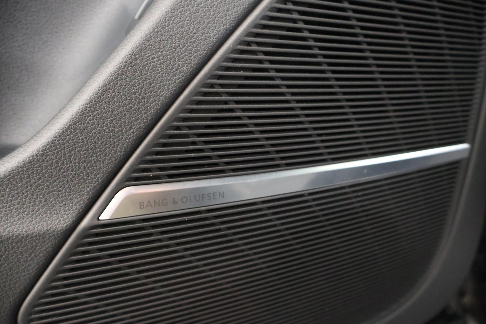 AUDI Q8 55 TFSI e quattro PHEV tiptronic-image-24